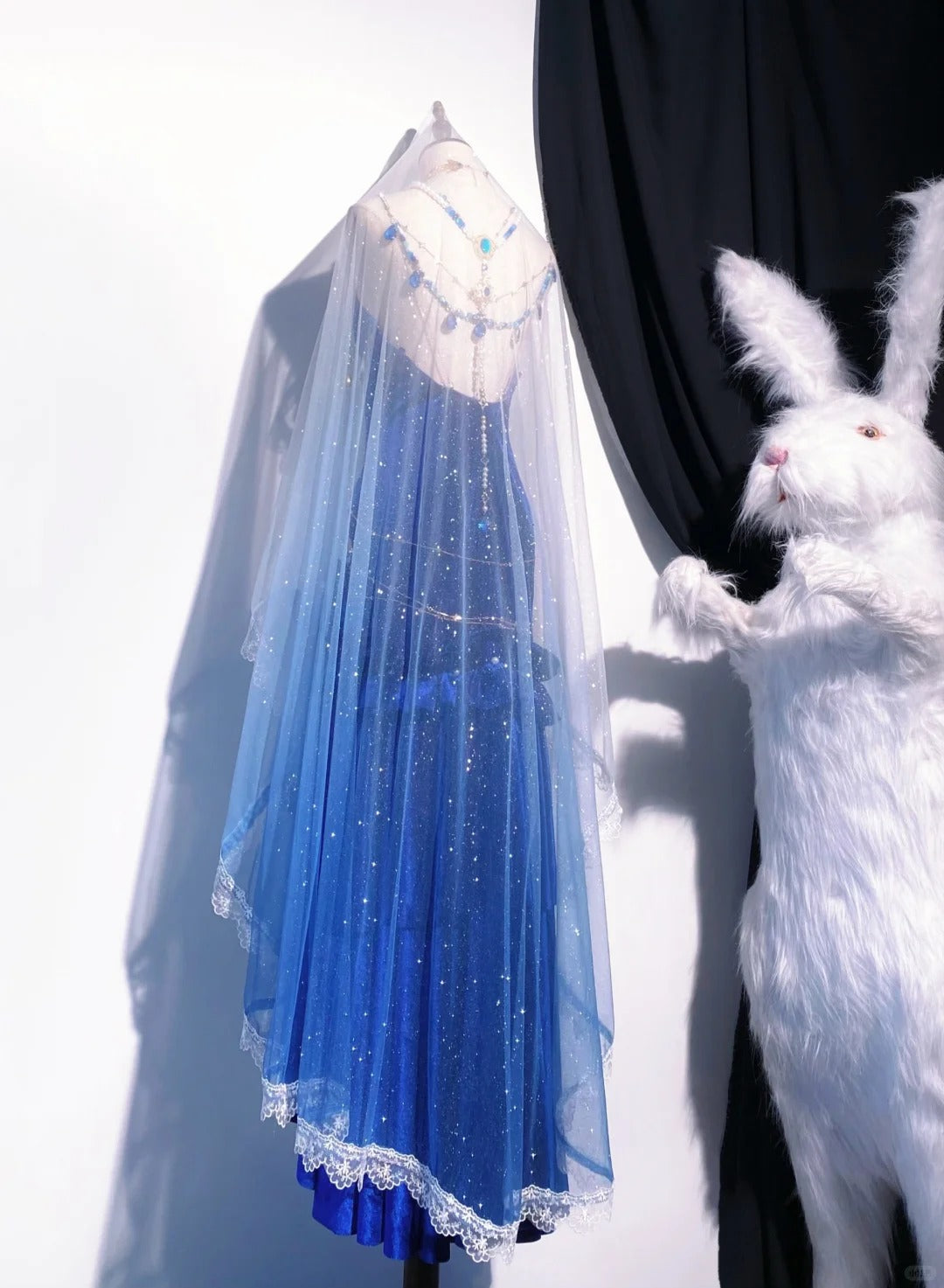 Burgundy/Blue Vintage Delicate Beads Elegant Stunning Long Velvet Ball Gown Evening Gown Party Dress nv4115