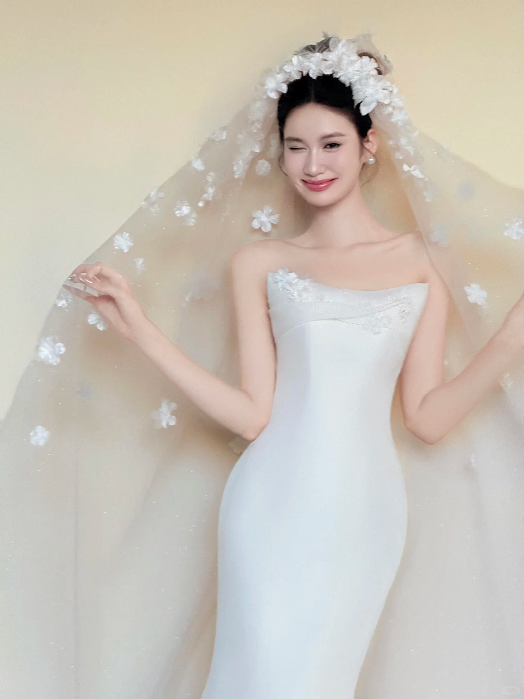 White Strapless Satin Mermaid Wedding Gown, 3D Flower Appliques Bridal Dress  NV7439