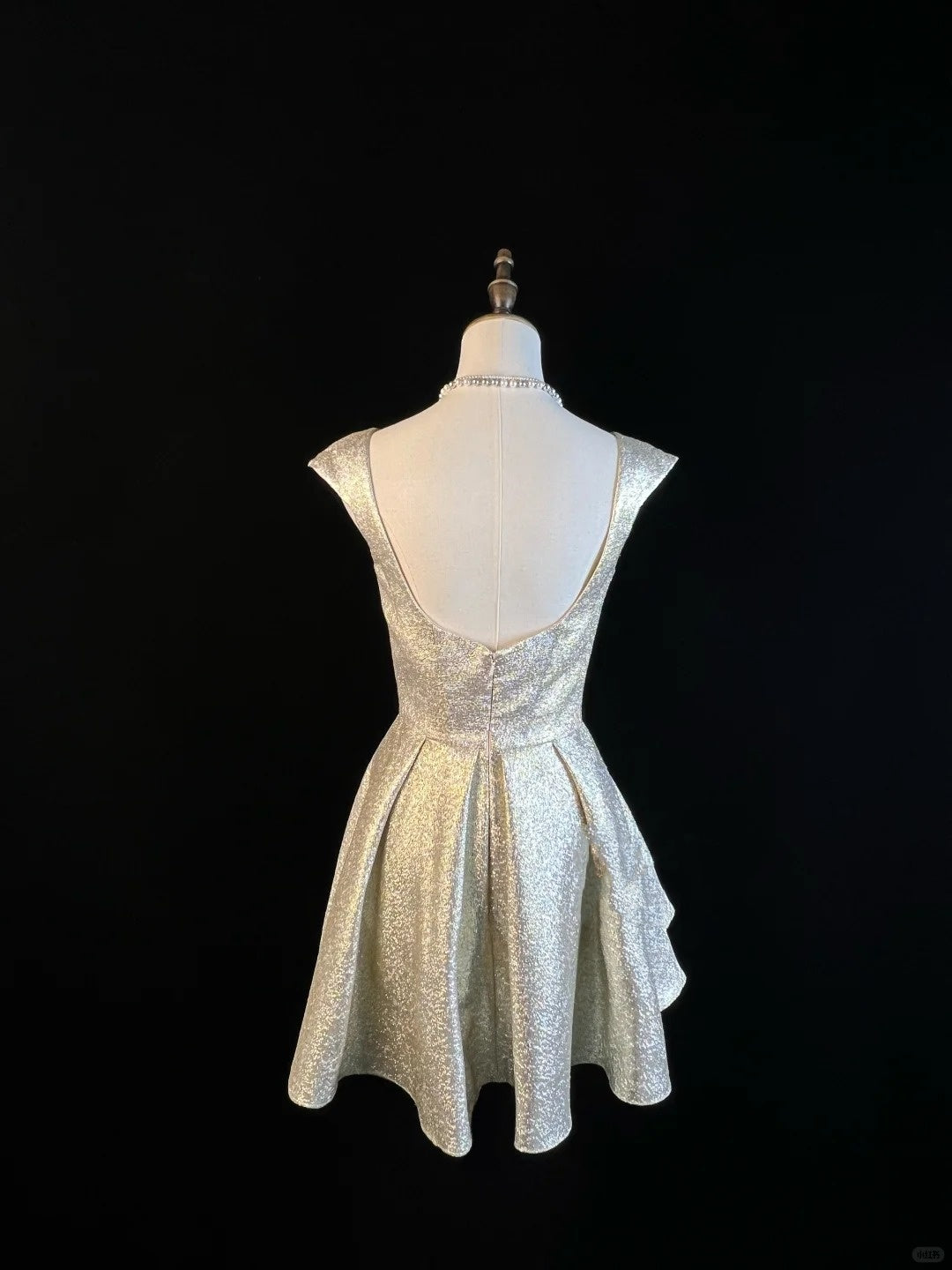 Cute gold and silver silk shiny jacquard fabric U-neck small flying sleeves crystal diamond silver gray flower short skirt homecoming dress birthday dress nv4497