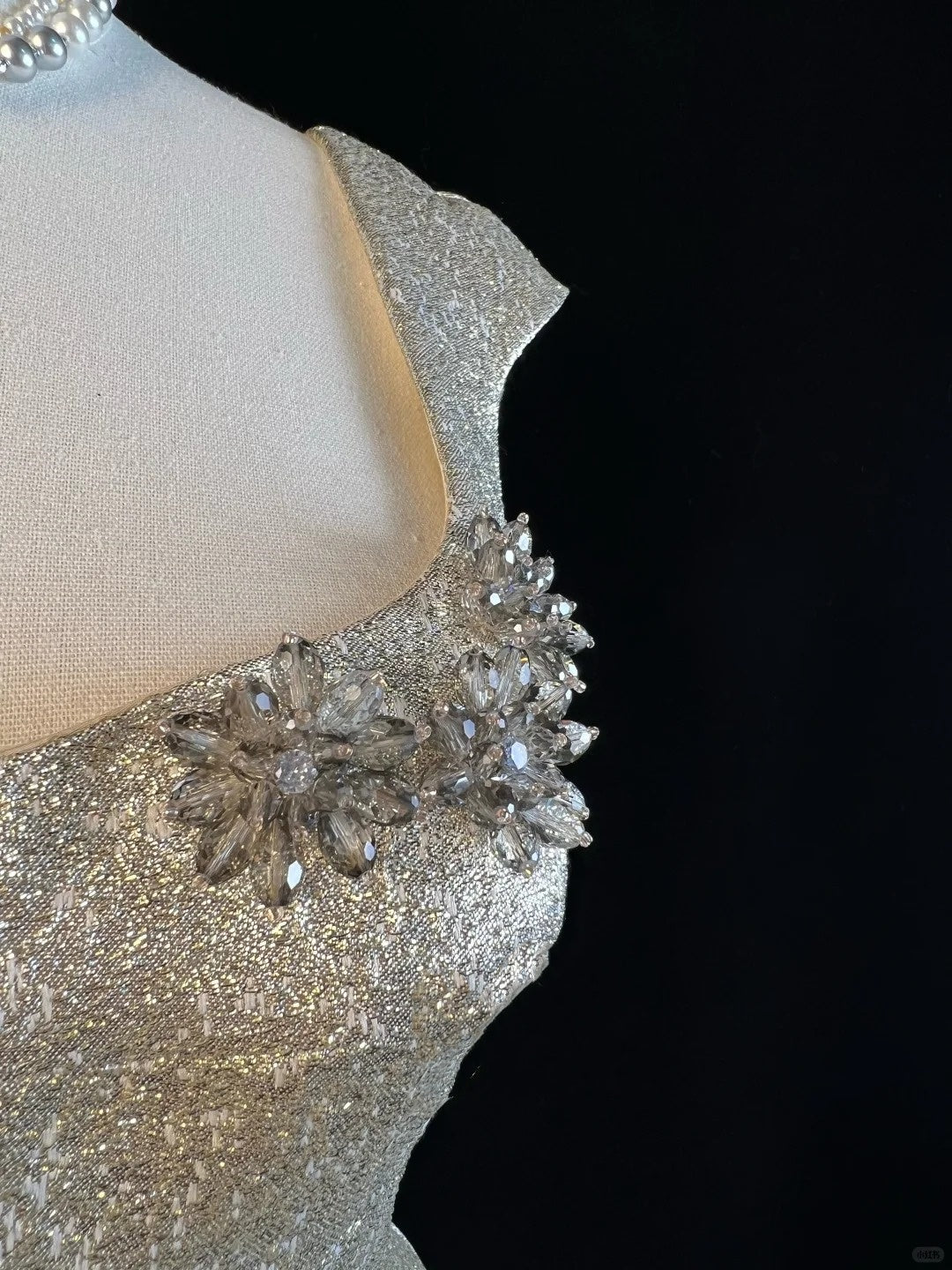 Cute gold and silver silk shiny jacquard fabric U-neck small flying sleeves crystal diamond silver gray flower short skirt homecoming dress birthday dress nv4497