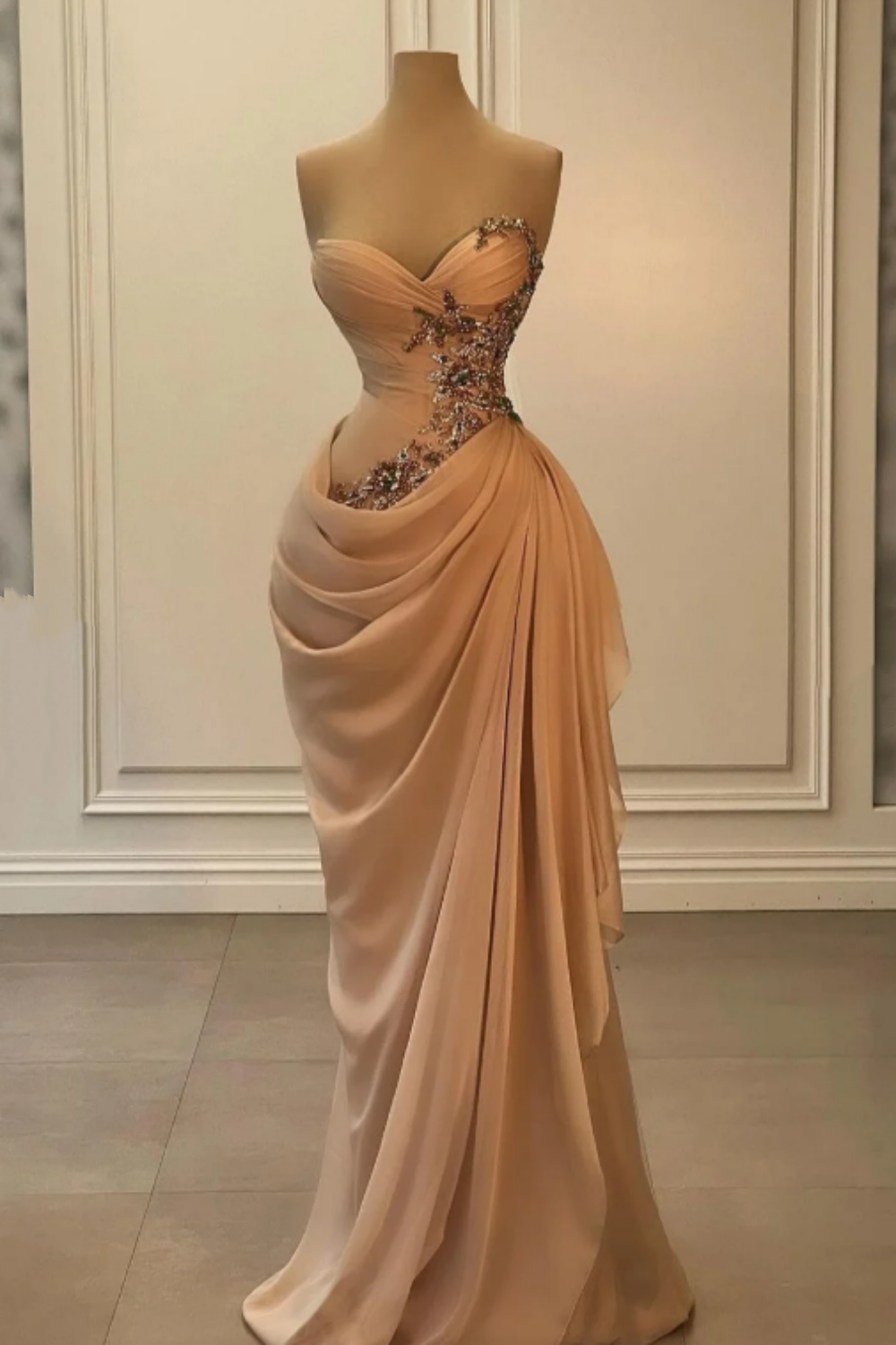 Burgunderfarbenes, langes Samtkleid mit zarter Perlenstickerei NV6687