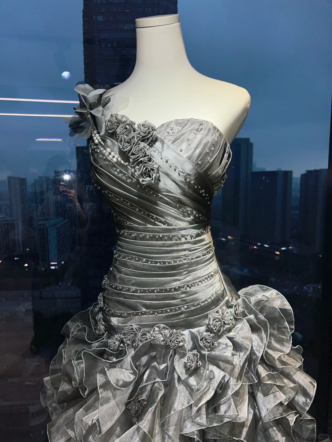 Strapless Dark Grey Mermaid Gown Sweetheart Ruched Hand Beaded 3D Flower Tiered Ruffle Organza Prom Dress  NV7029
