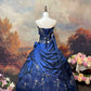 Marineblaues, exquisites, perlenbesetztes Satin-Ballkleid im Vintage-Stil, bodenlang, NV5151
