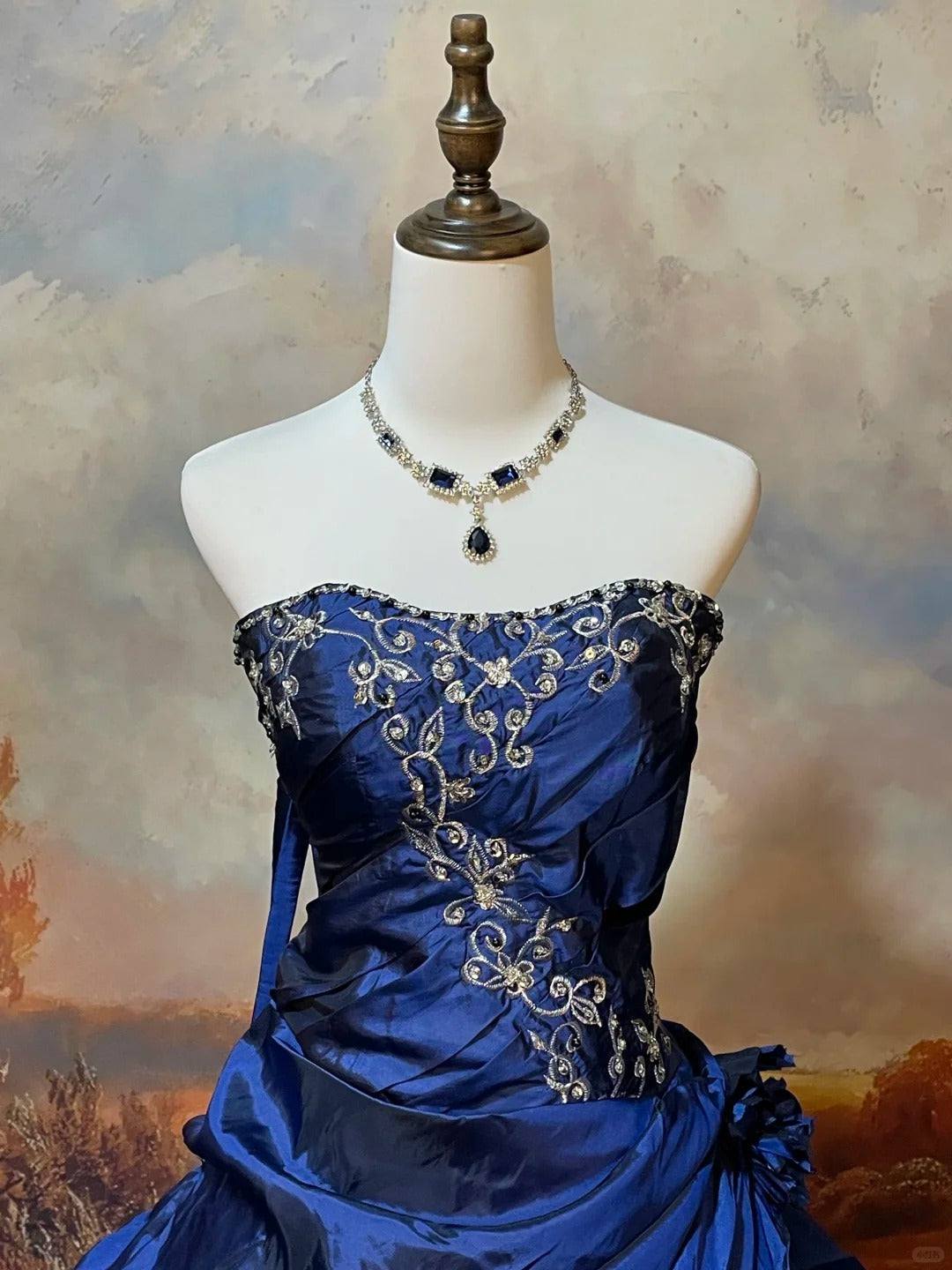 Marineblaues, exquisites, perlenbesetztes Satin-Ballkleid im Vintage-Stil, bodenlang, NV5151