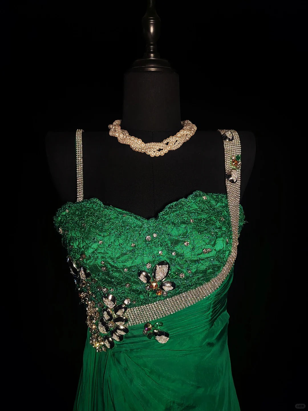 Grün Vintage-Mode Elegante Exquisite Perlen Spitze Lange Satin Bodenlangen Schleppende Ballkleid Abendkleid Partykleid nv3860