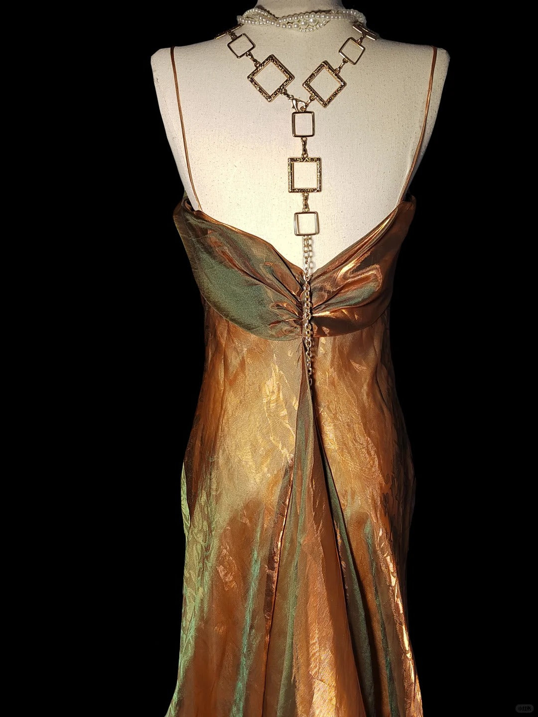 Goldgrünes, wunderschönes, modisches, elegantes, dunkles Muster, lange Spaghettiträger aus Satin mit Meerjungfrauenschwanz, Ballkleid, Abendkleid, Geburtstagspartykleid, Ballkleid, NV3968