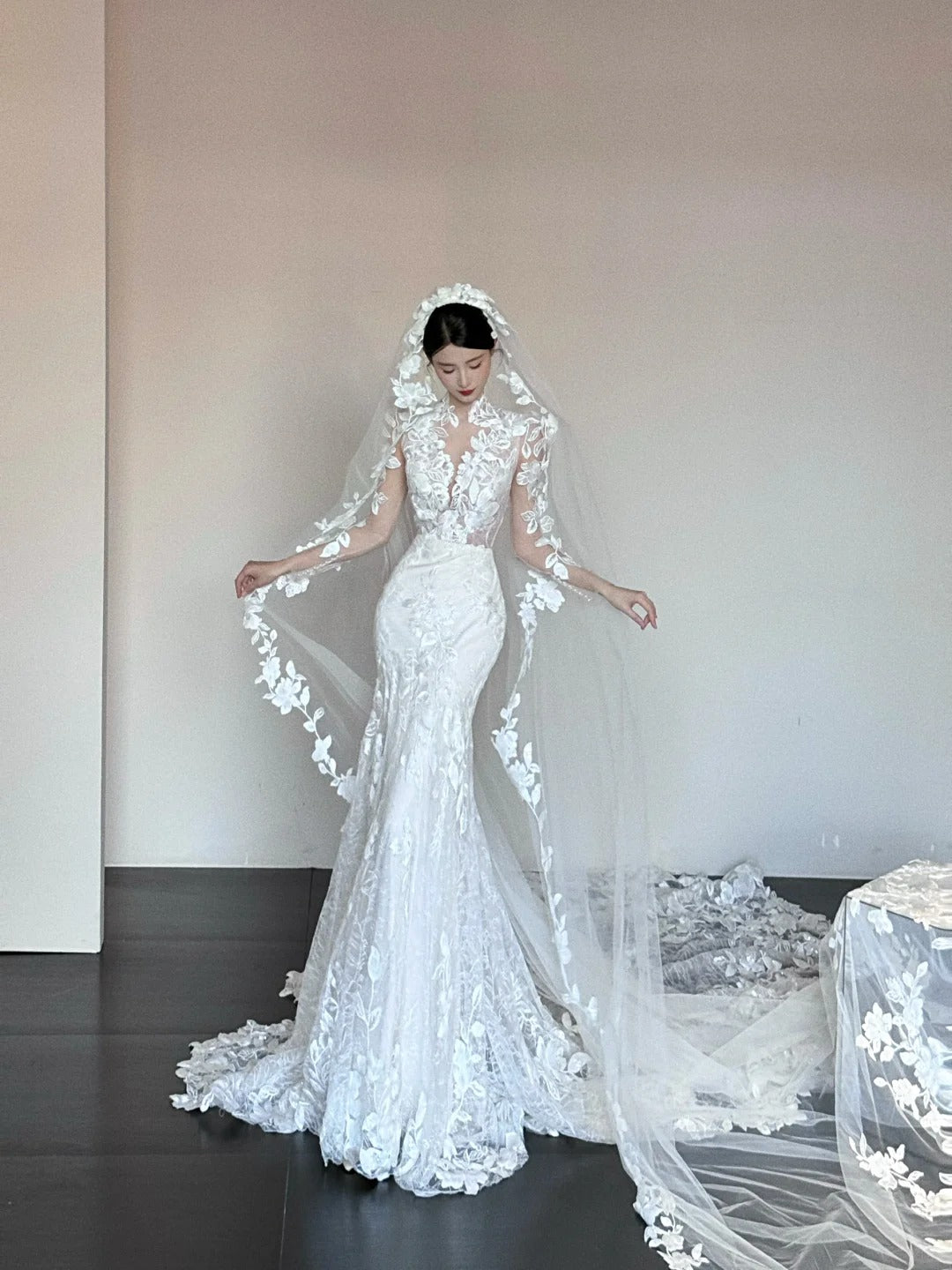 White gorgeous elegant exquisite lace long tulle mermaid fishtail floor-length tail ball gown evening dress wedding dress nv4054