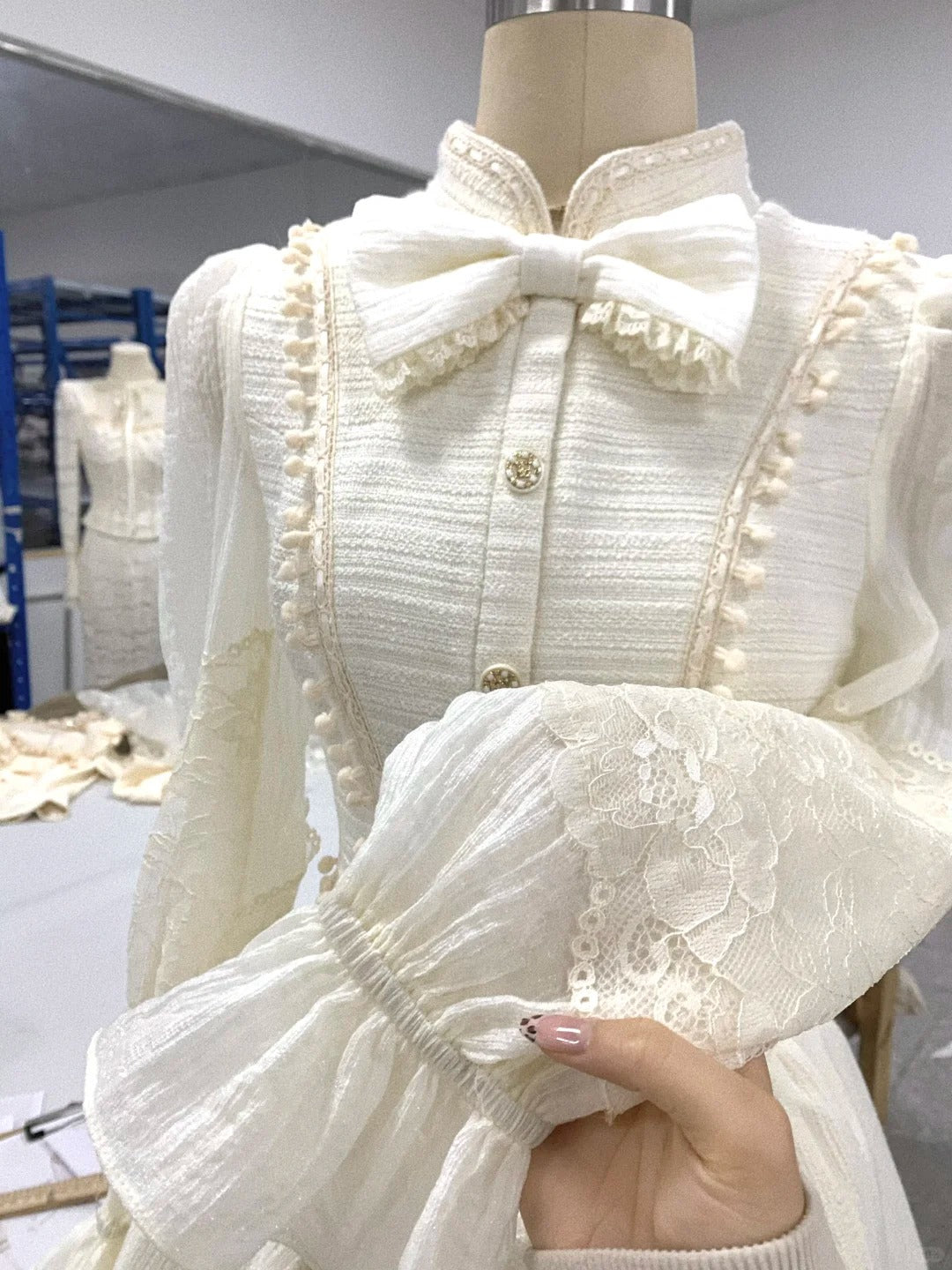 Elfenbeinweiß Süßes kurzes durchsichtiges Spitzenkleid mit langen Ärmeln, Heimkehrkleid, Ballkleid, Geburtstagskleid, nv4523