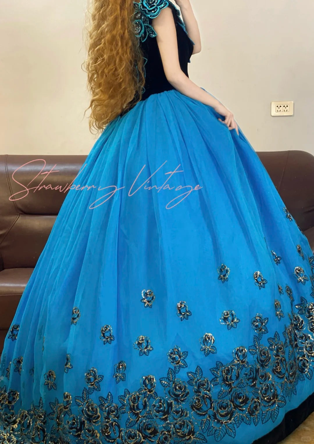 Blaues, florales Vintage-Ballkleid mit elegantem, langem Prinzessinnen-Tüll, nv5026