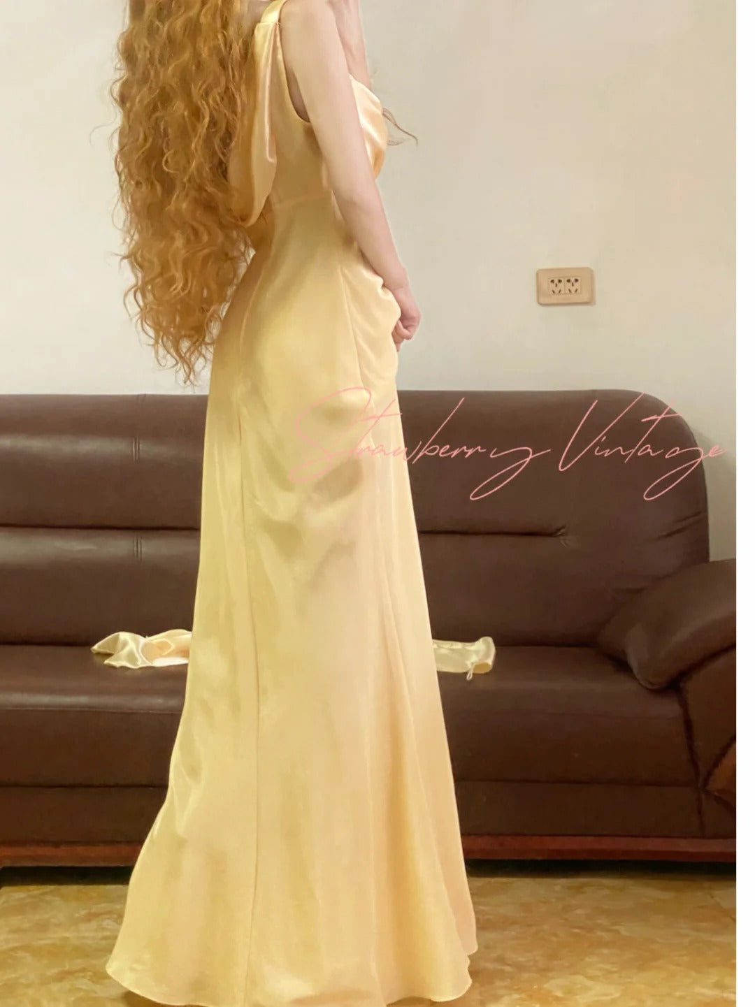 Gelbes schlichtes langes Vintage-Satin-Heimkehrkleid, Geburtstagspartykleid, NV4998