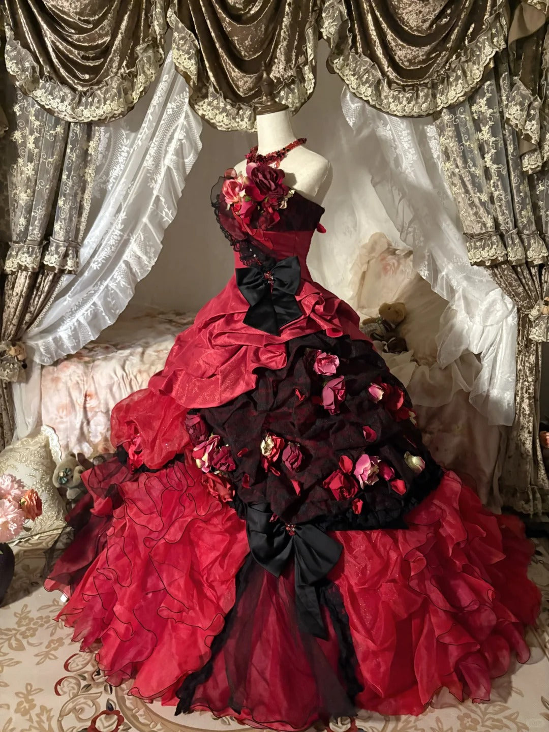 Rotes bodenlanges Ballkleid aus floralem Spitzentüll nv5170