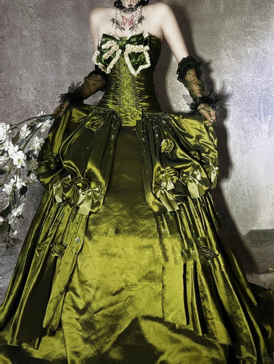 Grünes wunderschönes, exquisites, langes Satin-Ballkleid mit Perlen, Abendkleid, Partykleid, NV4375