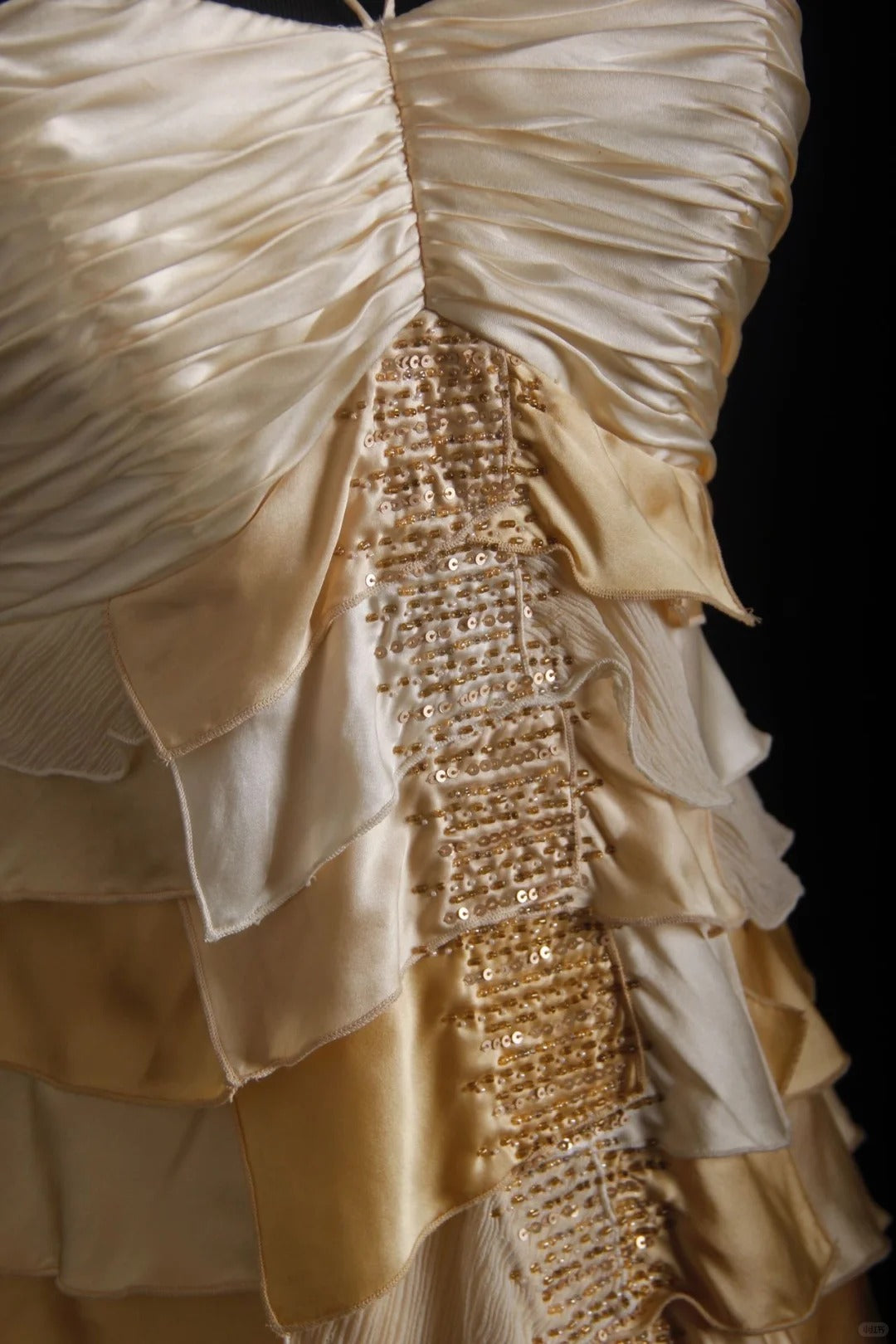 Robe de soirée longue à volants en mousseline de soie à paillettes marron et jaune vintage nv5208