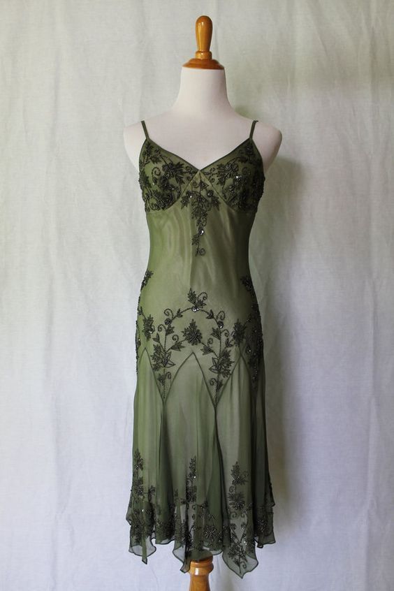 Green Vintage Fashion Spaghetti Straps Exquisite Beading V Neck Long Elegant Ball Gown Evening Dress Party Dress nv3552