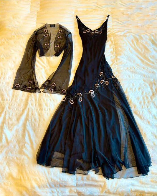 Schwarzes stilvolles, elegantes, exquisites, florales Spaghettiträger-Abendkleid aus langem Chiffon mit Jacke, NV3425