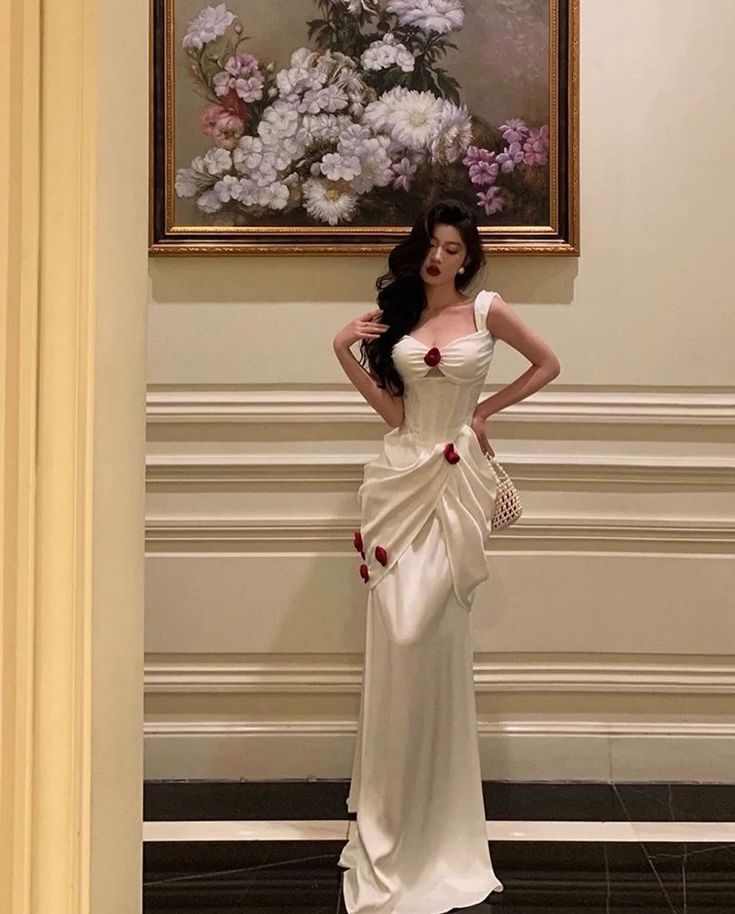 Weißes, mit roten Rosen verziertes Satin-Langballkleid, Partykleid, Abendkleid nv2319