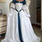 Retro-Ballkleid im Hofstil, weiß-blau kontrastierend bestickt, schulterfrei – Mittelalter-Mottoparty- und Cosplay-Kleid NV6389