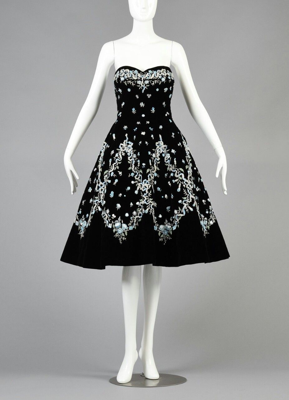 NiceVestidos-Black Floral Satin Short Formal Homecoming Dress Hoco Gown nv5502