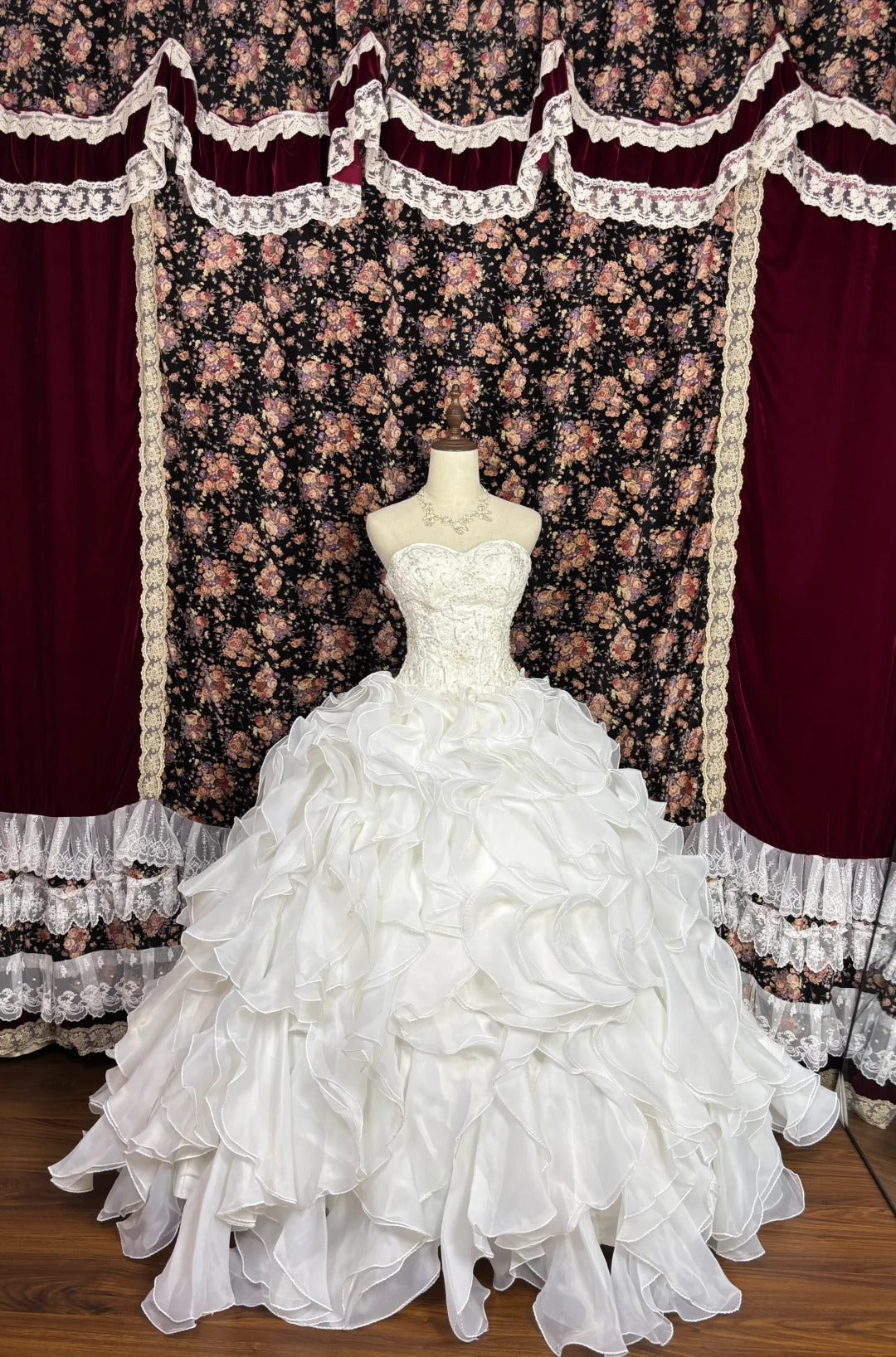 White Beaded Elegant Exquisite Long Floor Length Ball Gown Evening Gown Wedding Dress nv4175