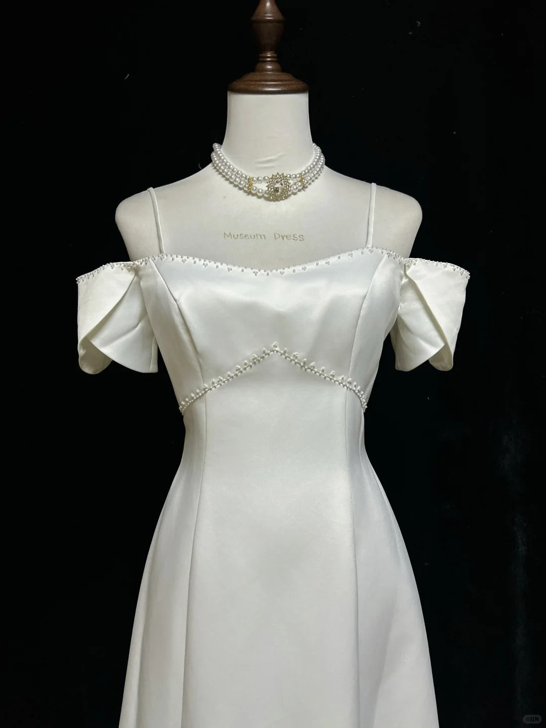 Weißes, zartes Perlen-Elegantes langes Satin-Ballkleid, Abendkleid nv4927