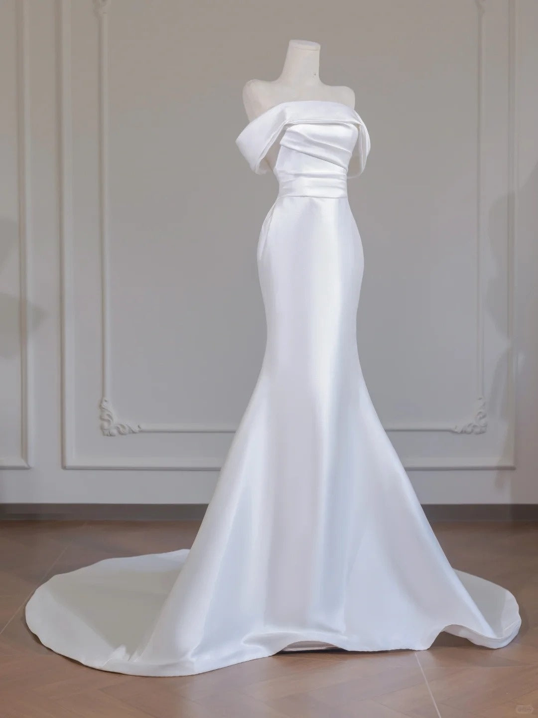 Robe de soirée blanche élégante dos nu, longue, style sirène, moulante, en satin, traîne, nv4965