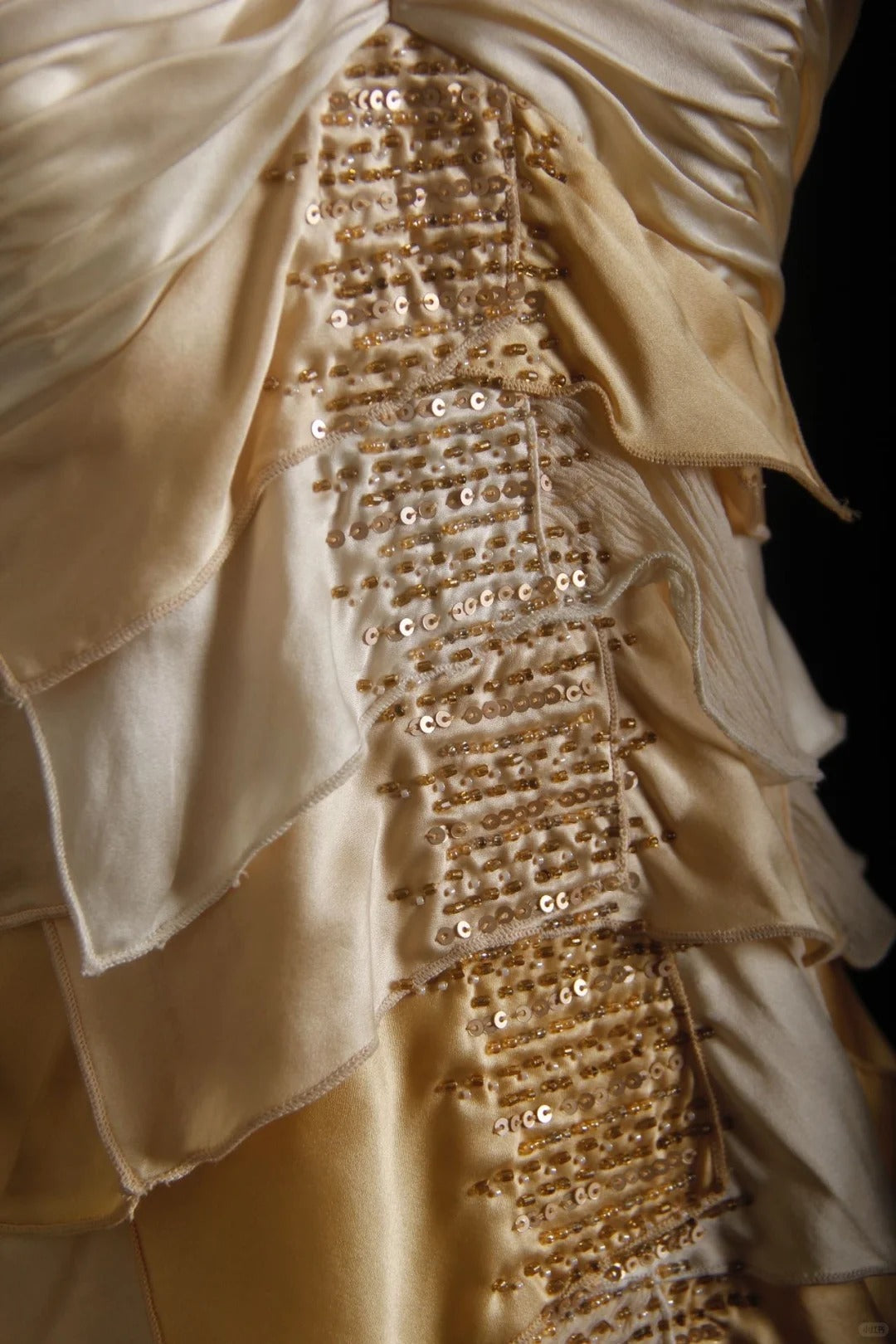 Robe de soirée longue à volants en mousseline de soie à paillettes marron et jaune vintage nv5208