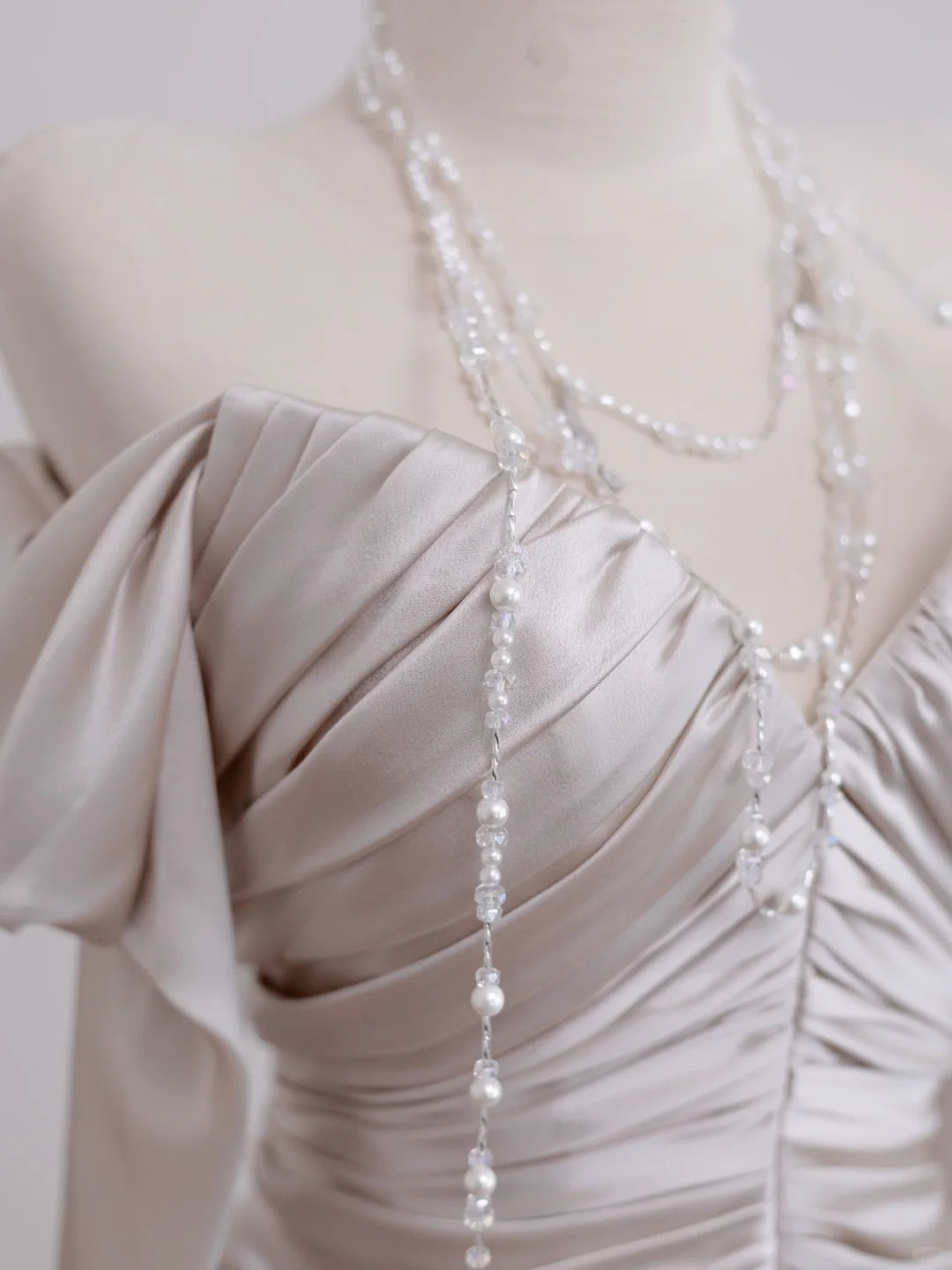 Champagne white fashionable and elegant mermaid tight long sleeves long satin trailing Prom Dress evening dress nv4971