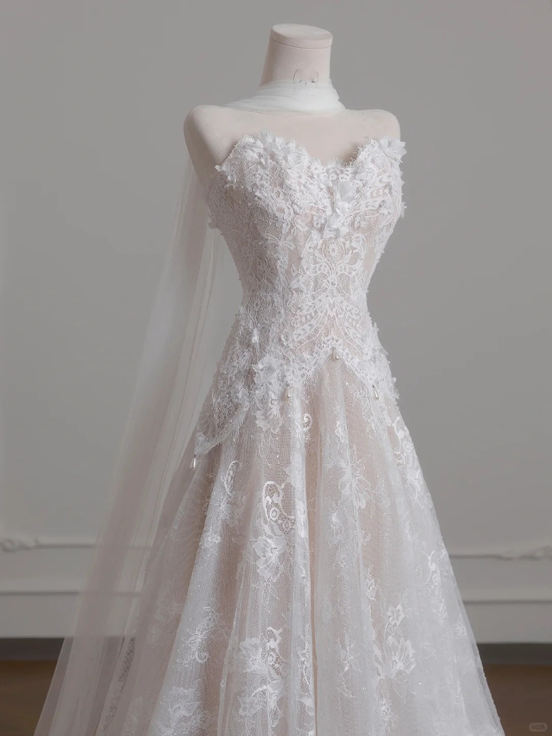 Weißes elegantes langes Spitzen-Tüll-Ballkleid, Abendkleid, Hochzeitskleid nv4957