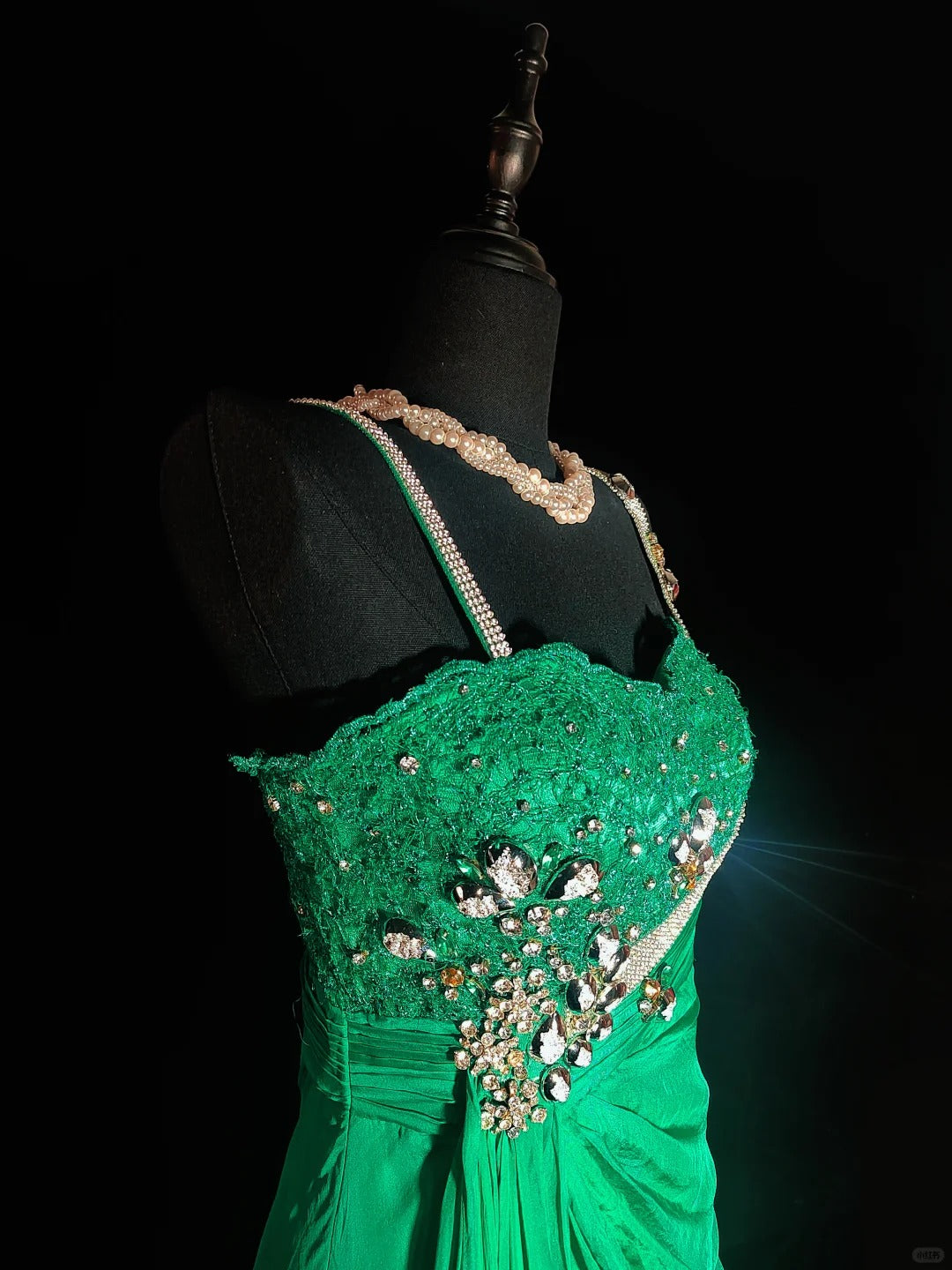 Grün Vintage-Mode Elegante Exquisite Perlen Spitze Lange Satin Bodenlangen Schleppende Ballkleid Abendkleid Partykleid nv3860