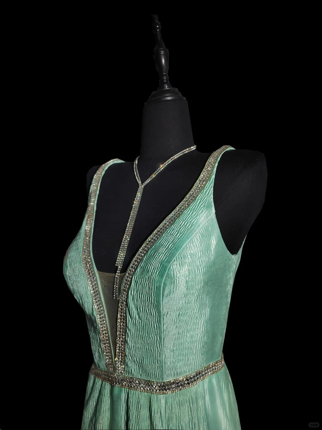 Mintgrünes, elegantes V-Ausschnitt-Kleid mit langem Meerjungfrau-Schlank-Fischschwanz-Rock aus Satin mit bodenlanger Schleppe, Ballkleid, Abendkleid, Partykleid, Abschlussballkleid nv3861