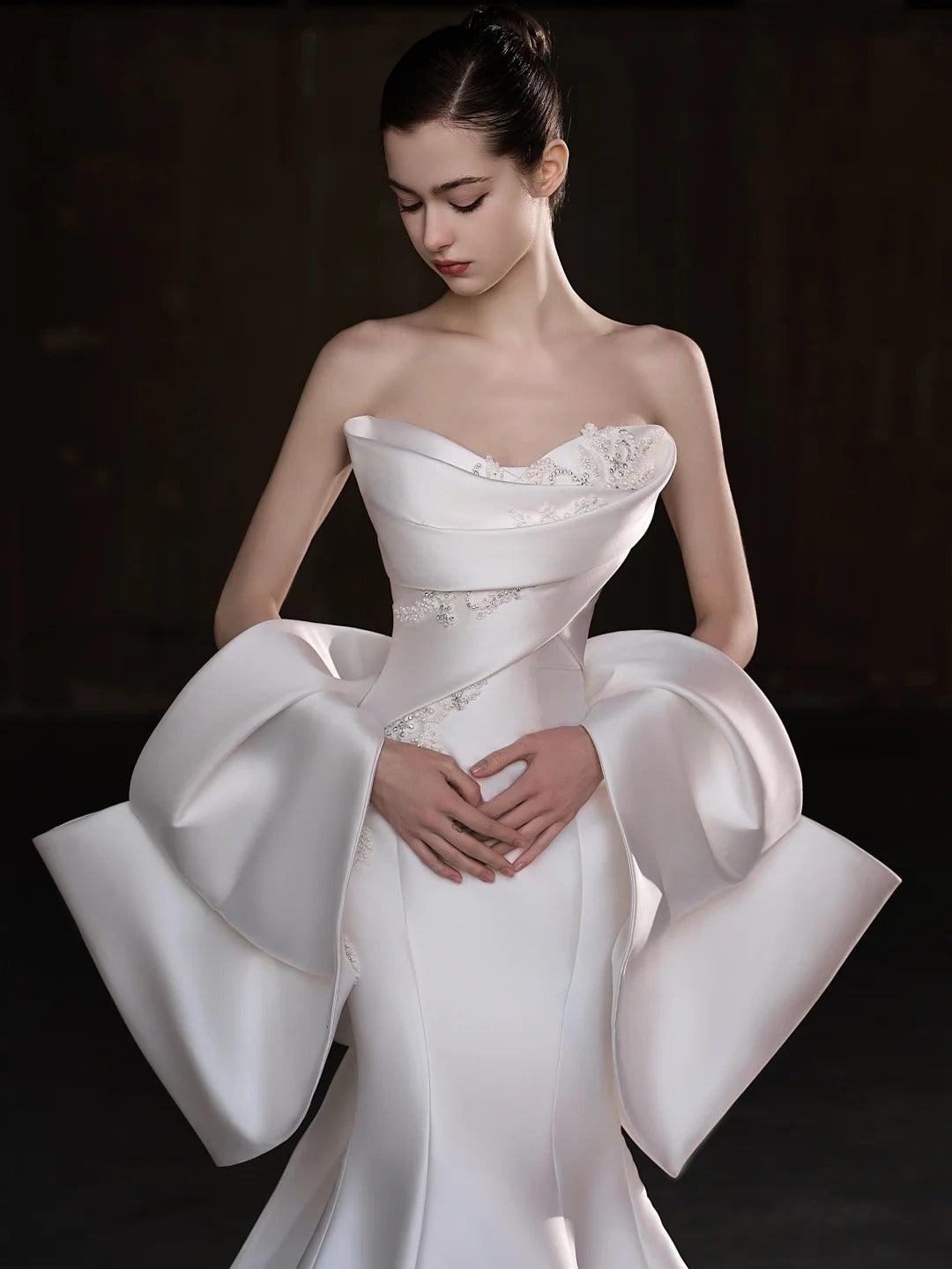 Wunderschönes, exquisites, langes, mit Perlen besetztes Satin-Meerjungfrauen-Ballkleid mit schmalem Abendkleid und Brautkleid nv4127