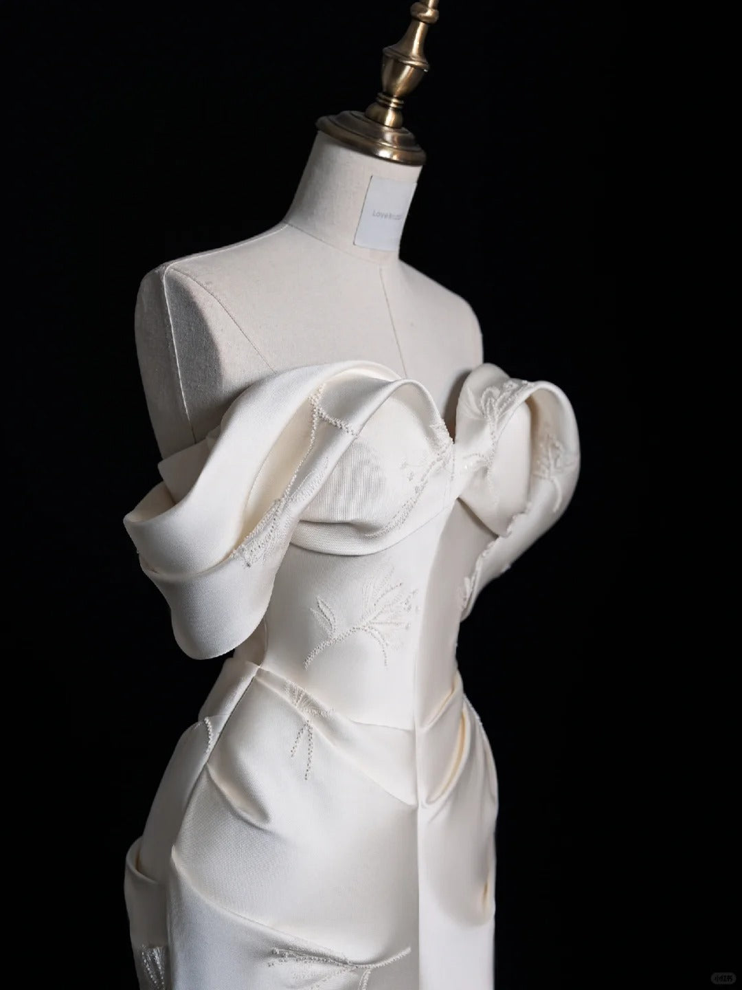 White Gorgeous Exquisite Beaded Long Satin Floor Length Mermaid Slim Ball Gown Evening Gown Wedding Dress nv4124