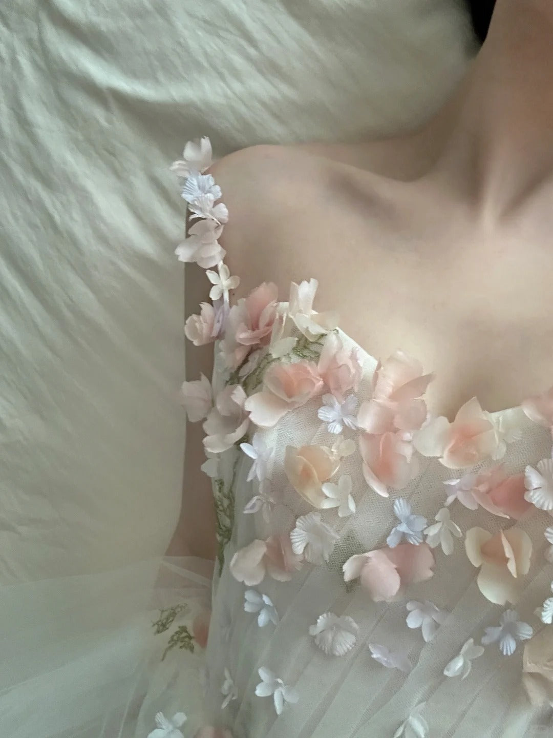 White Elegant Retro Fashion Romantic Exquisite Floral Long Floor Length Chiffon Tulle Ball Gown Evening Dress Birthday/Vacation/Wedding Dress Ball Gown Wedding Dress nv4076