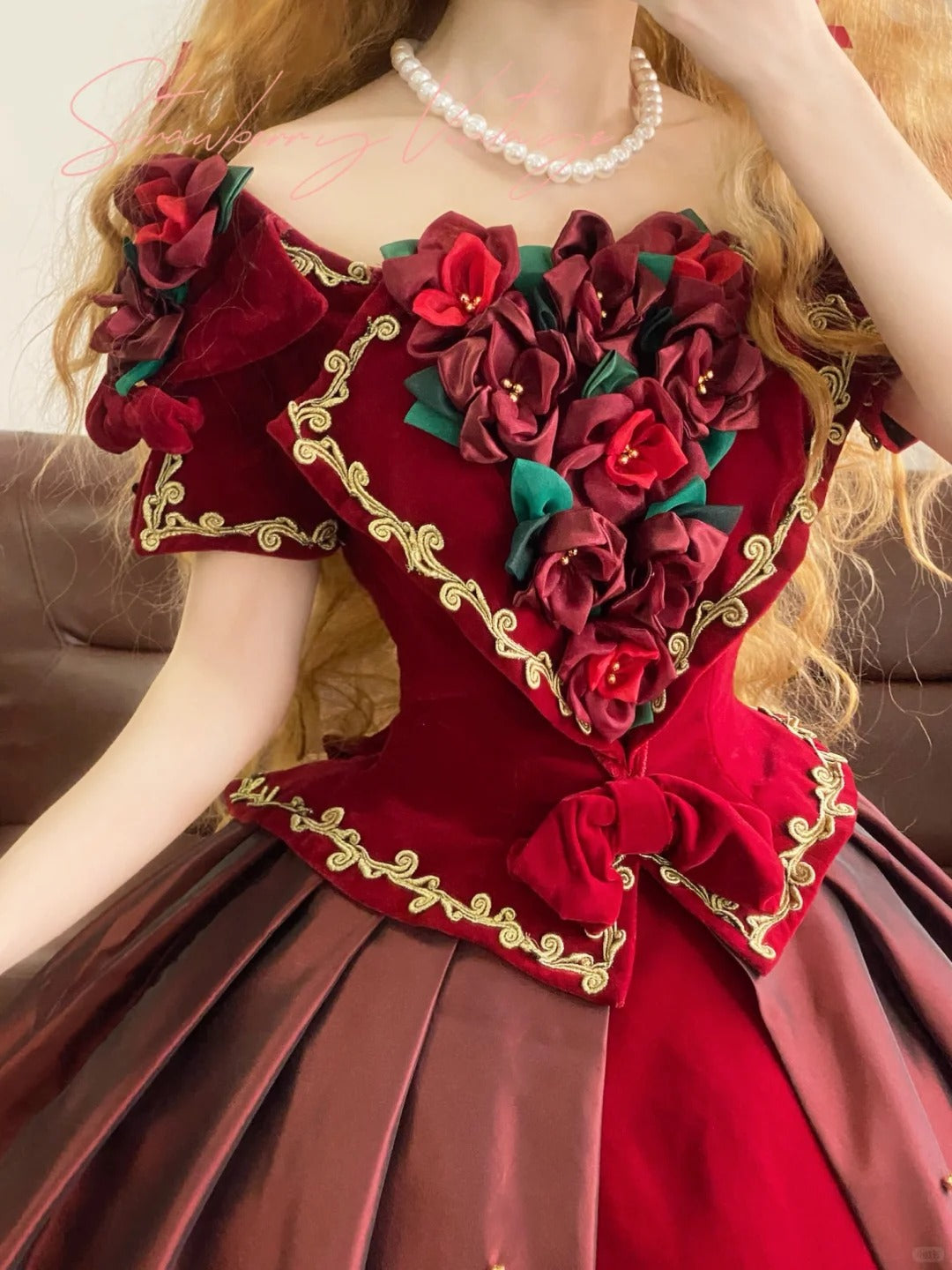 Burgunderrotes Vintage-Ballkleid mit elegantem Blumenmuster und langem Satin, nv5006