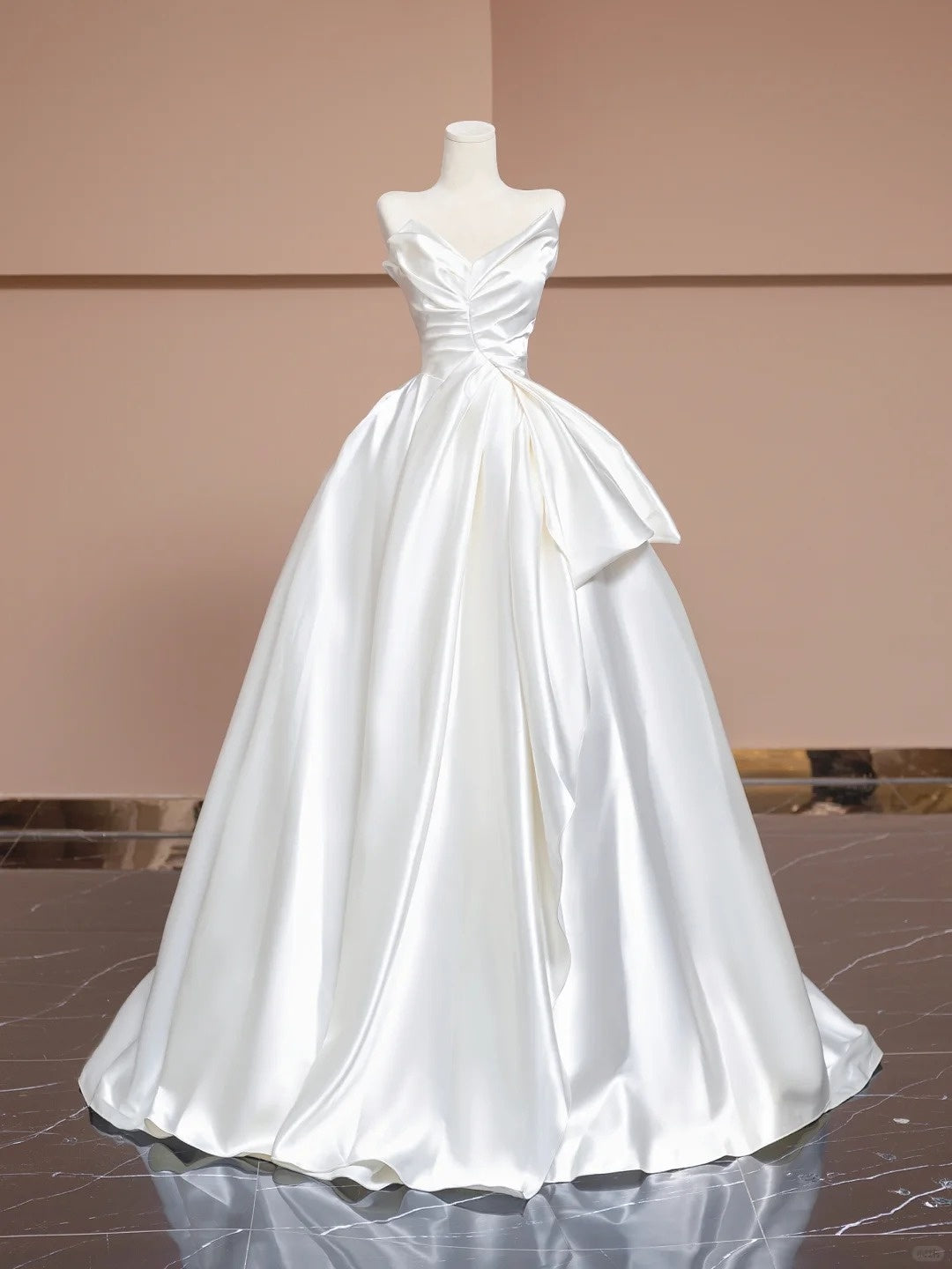Robe de mariée, robe de bal et robe de soirée longue en satin blanc, élégante et simple. nv5078