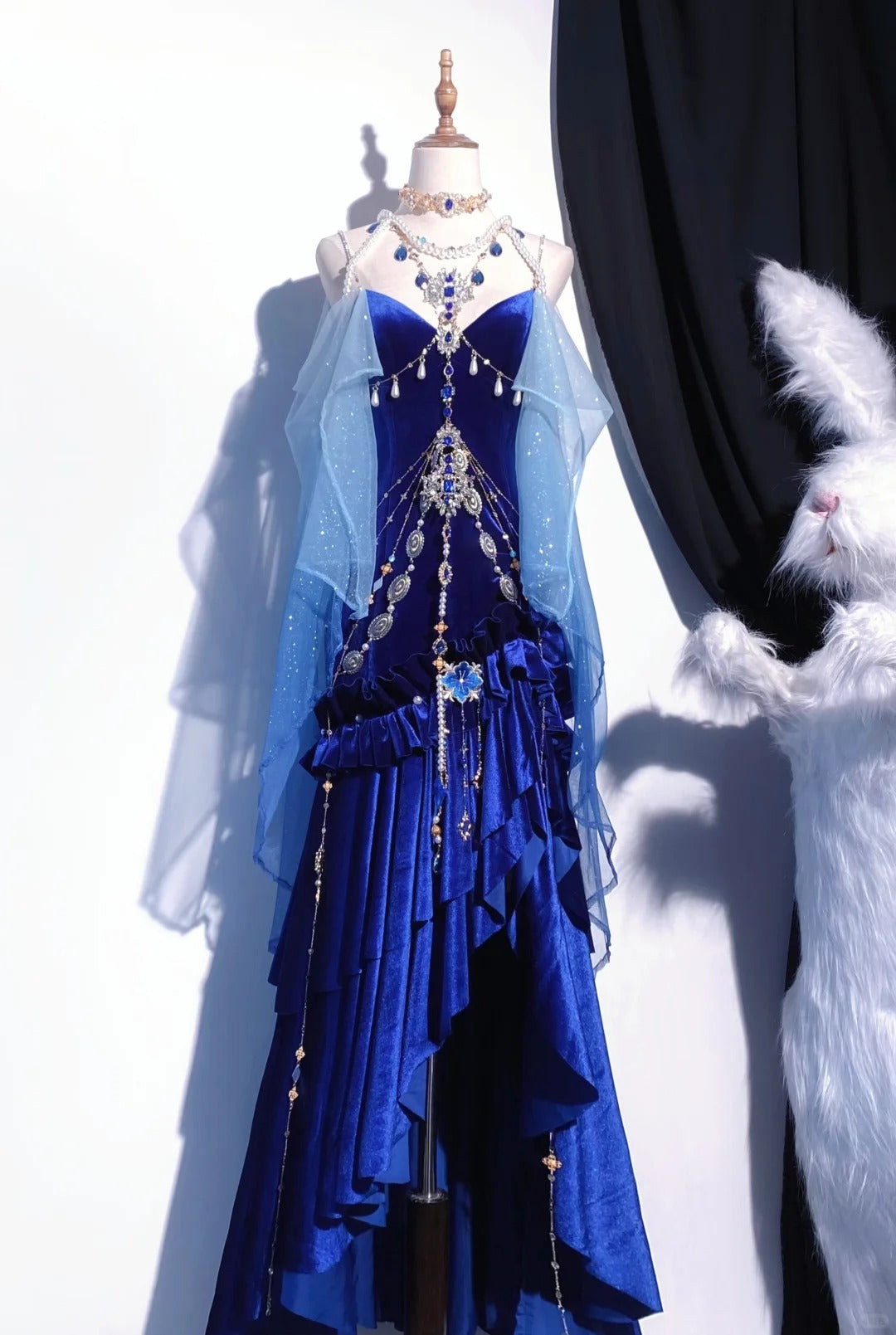 Burgundy/Blue Vintage Delicate Beads Elegant Stunning Long Velvet Ball Gown Evening Gown Party Dress nv4115