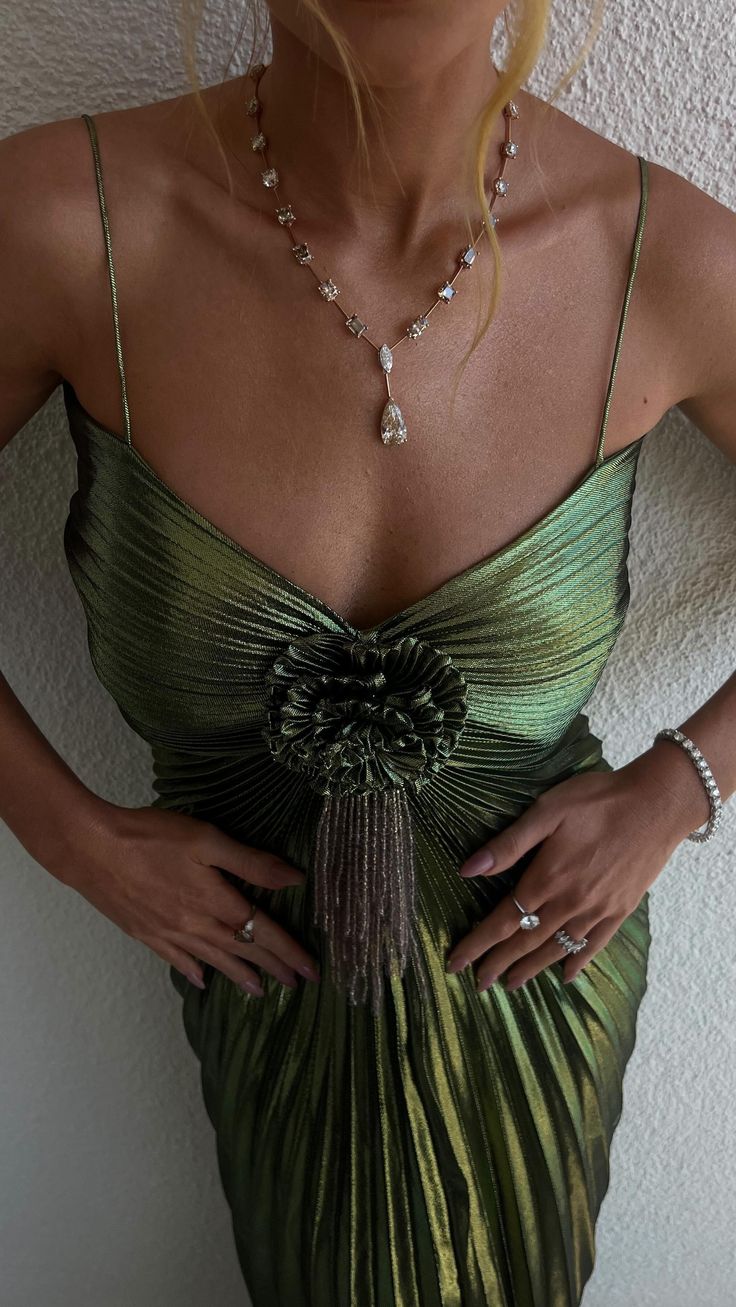 Robe de soirée longue à bretelles spaghetti et à la mode verte brillante, robe de soirée élégante en forme de tube papillon en trois dimensions, rose avec décoration en chaîne, nv2483