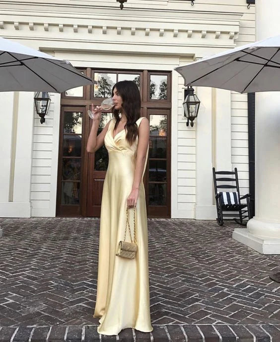 Hellgelbes, schlichtes A-Linien-Ballkleid aus Satin mit V-Ausschnitt, langes Ballkleid, Bankettkleid, Abendkleid, Partykleid, nv2500