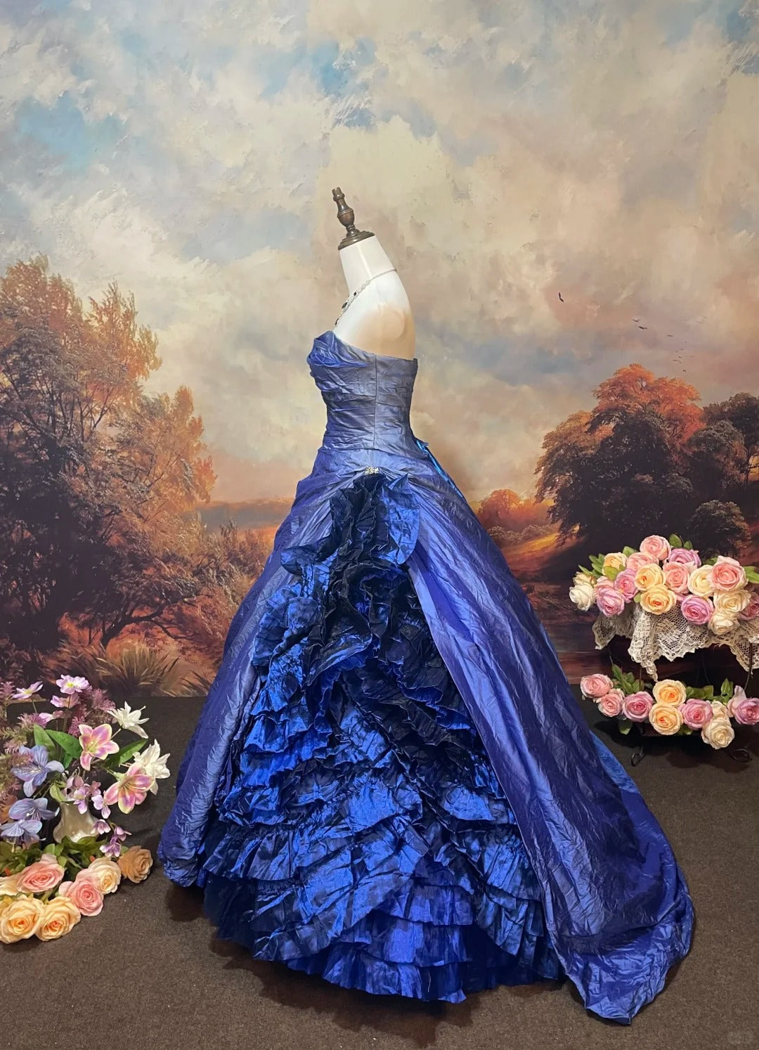 Bodenlanges, langes Vintage-Ballkleid aus blauem Satin, NV5152