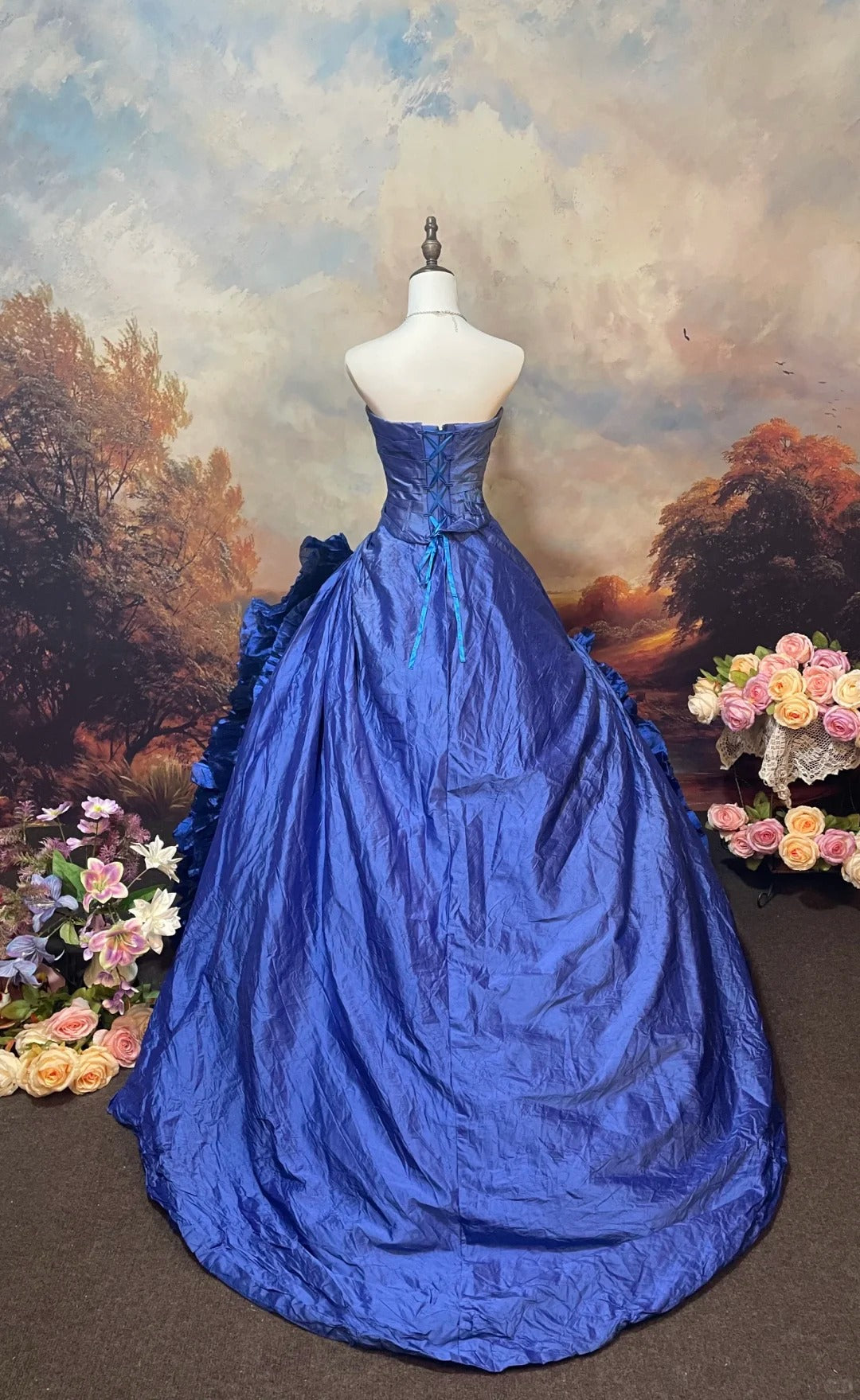 Bodenlanges, langes Vintage-Ballkleid aus blauem Satin, NV5152