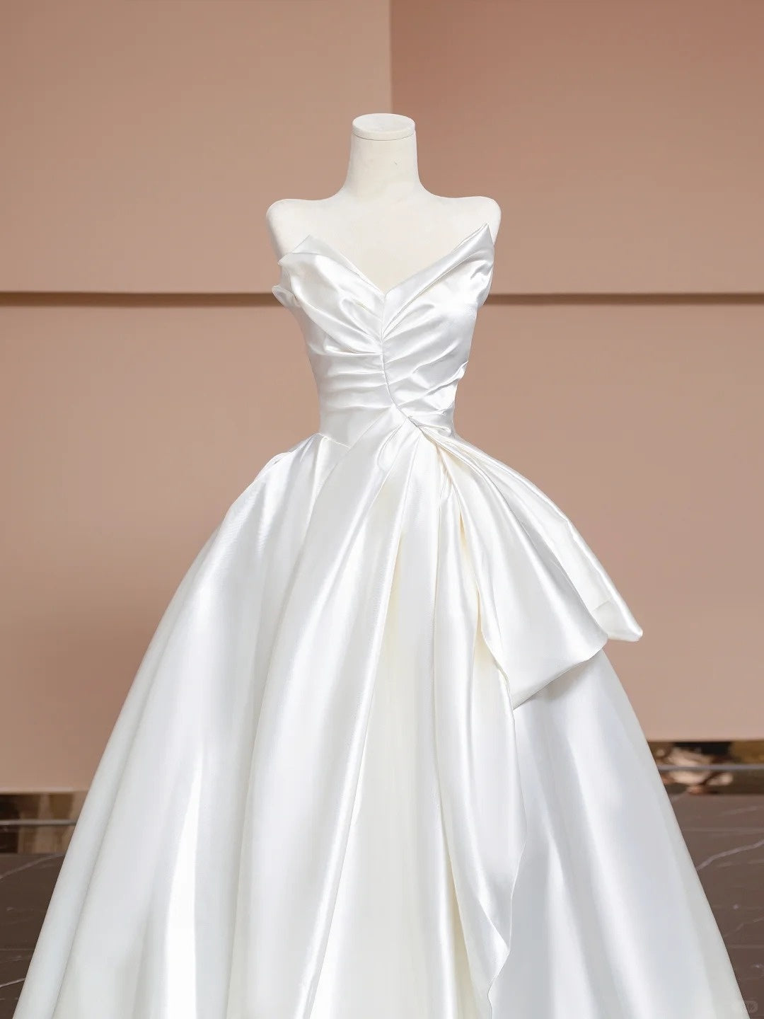 Robe de mariée, robe de bal et robe de soirée longue en satin blanc, élégante et simple. nv5078