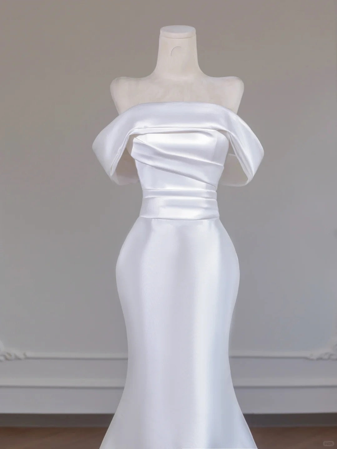 Robe de soirée blanche élégante dos nu, longue, style sirène, moulante, en satin, traîne, nv4965