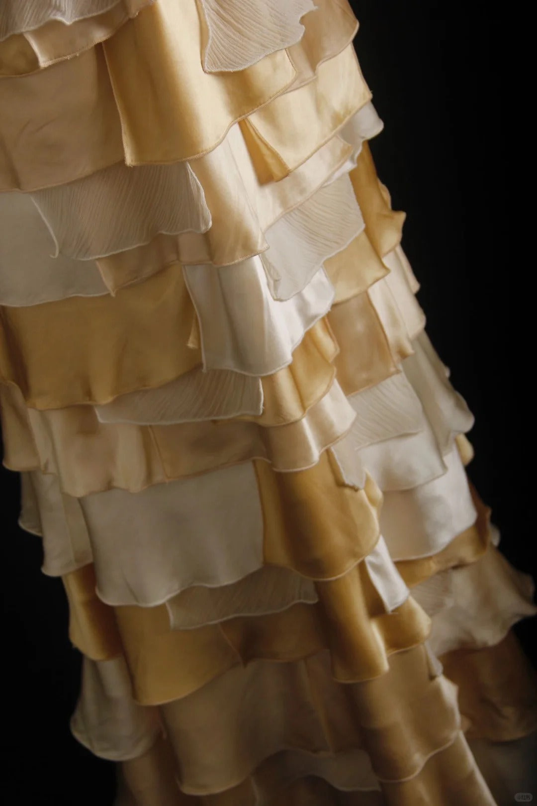 Robe de soirée longue à volants en mousseline de soie à paillettes marron et jaune vintage nv5208