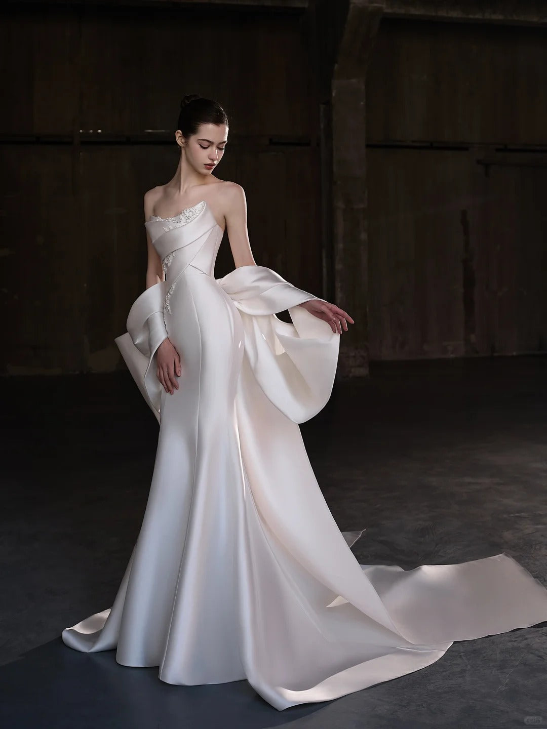 Wunderschönes, exquisites, langes, mit Perlen besetztes Satin-Meerjungfrauen-Ballkleid mit schmalem Abendkleid und Brautkleid nv4127