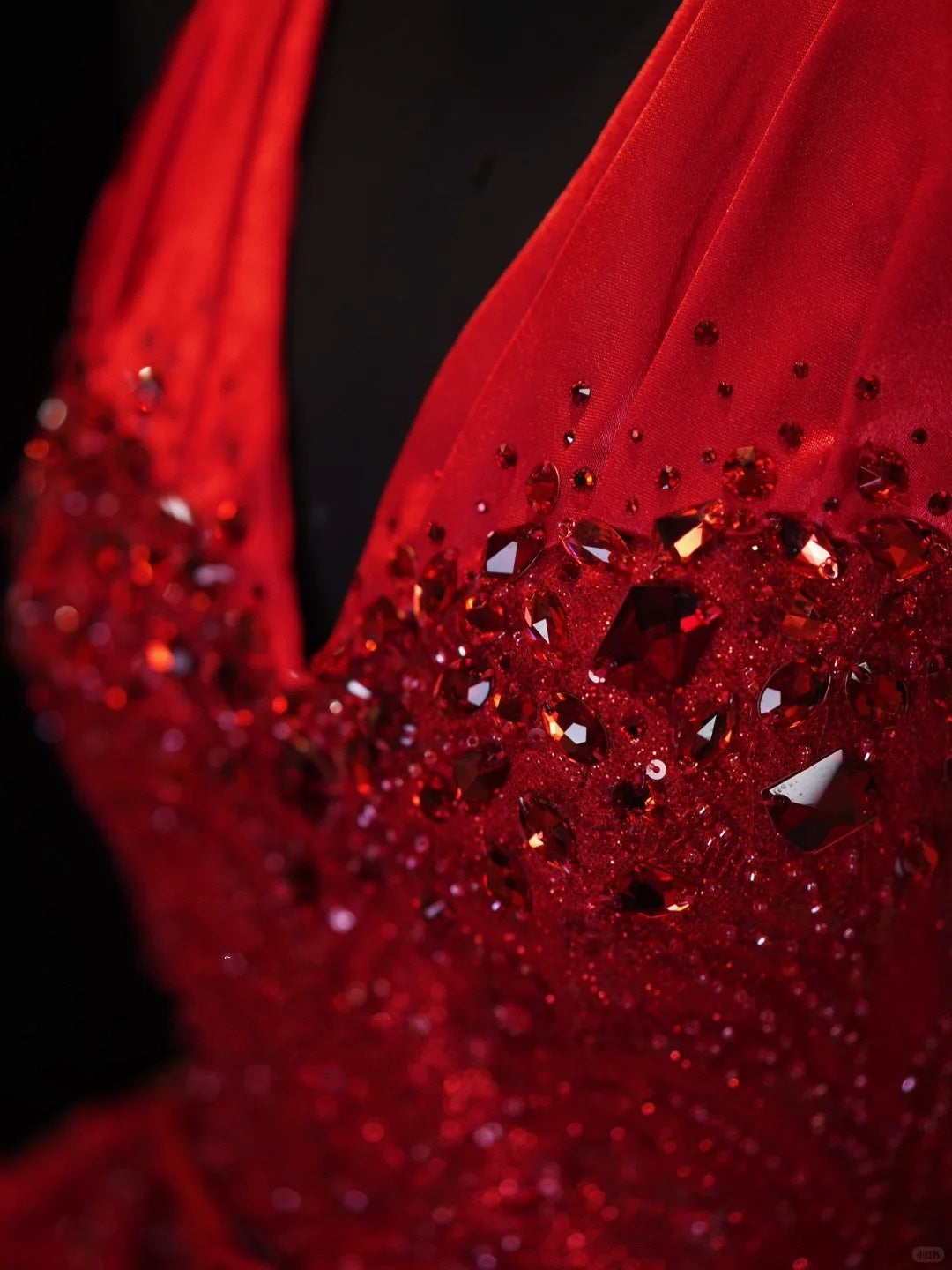 Rotes Heimkehrkleid mit Perlenbesatz und V-Ausschnitt, sexy, kurzes Ballkleid, Abendkleid, Geburtstagskleid, nv4413