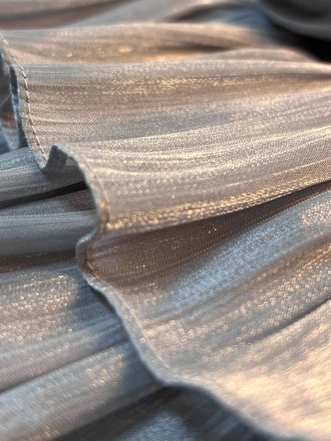 Silbernes, funkelndes, kurzes Satin-Heimkehrkleid mit Rüschen, Geburtstagskleid nv4498