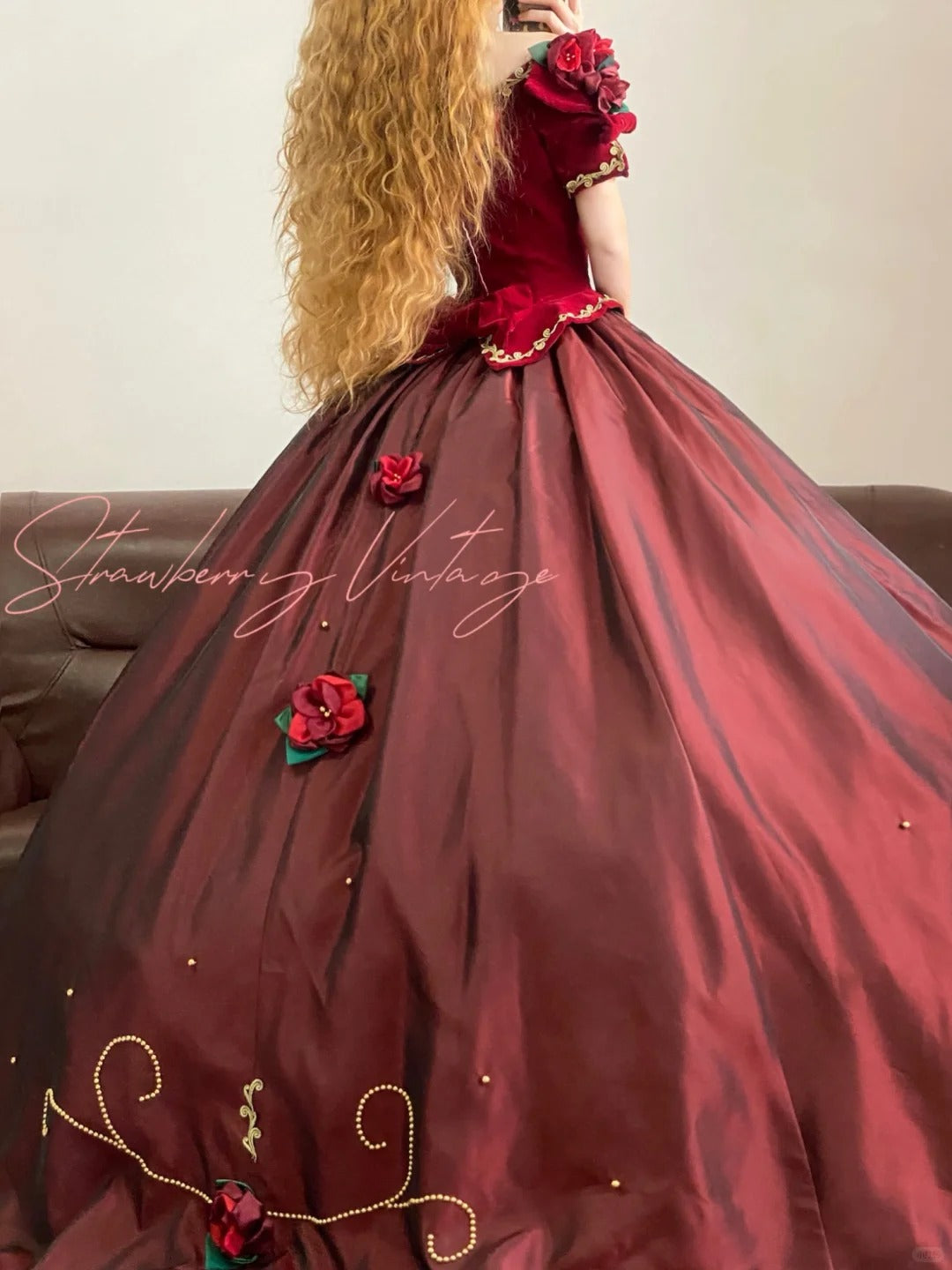 Burgunderrotes Vintage-Ballkleid mit elegantem Blumenmuster und langem Satin, nv5006