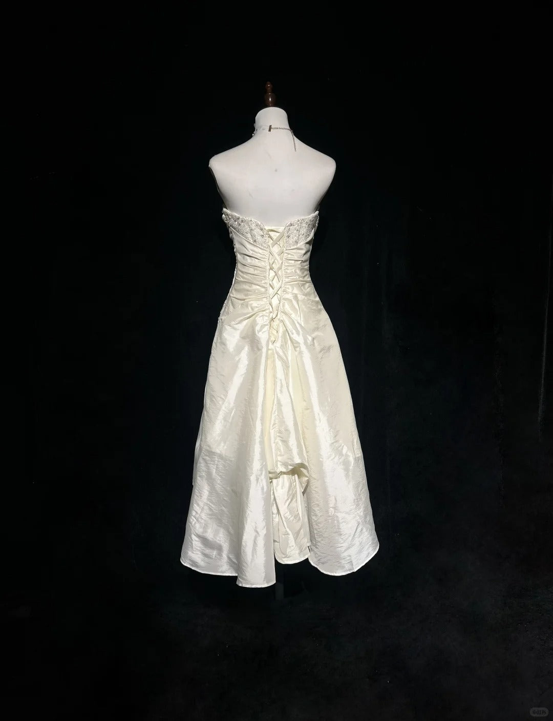 Ivory White Sparkling Homecoming Dress Exquisite Beaded Short Satin Ball Gown Evening Dress nv4382