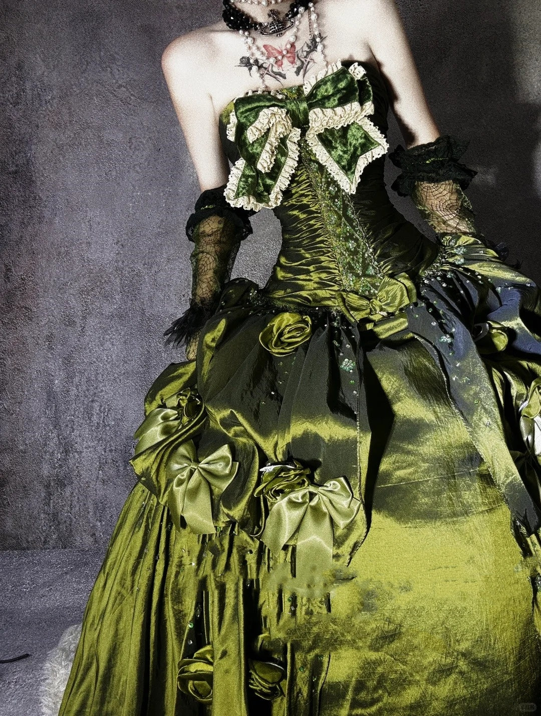 Grünes wunderschönes, exquisites, langes Satin-Ballkleid mit Perlen, Abendkleid, Partykleid, NV4375