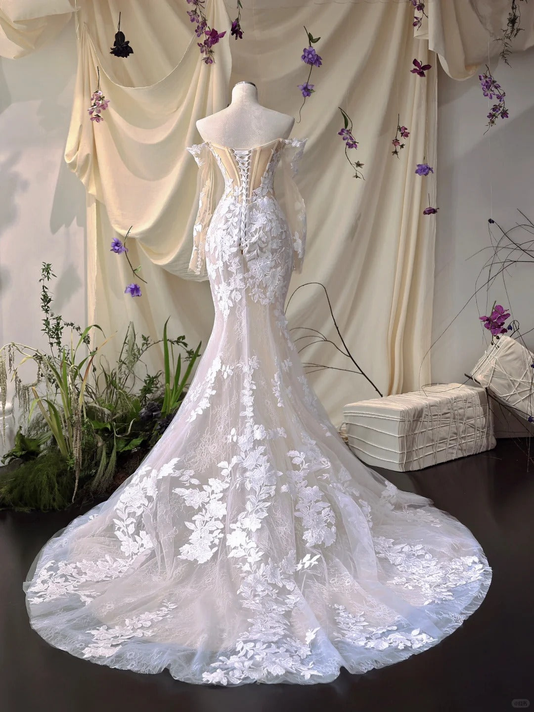 Weißes, florales Spitzenkleid mit Applikationen, langen Ärmeln, Meerjungfrau-Stil, schmale Passform, bodenlanges Ballkleid, Abendkleid, Brautkleid, NV4435